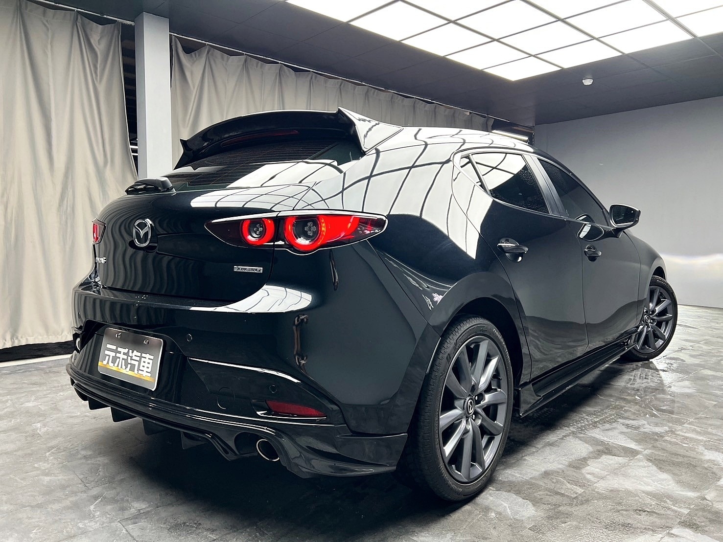 2021式 馬三 Mazda3 頂級型 ACC跟車 升級前後包&側裙 MAZDA馬自達 ❗️(146)【 元禾國際 阿龍店長 0968-691-205】阿龍中古車 二手車 中古車 新北最大車庫 實車實價 認證車  第2張相片