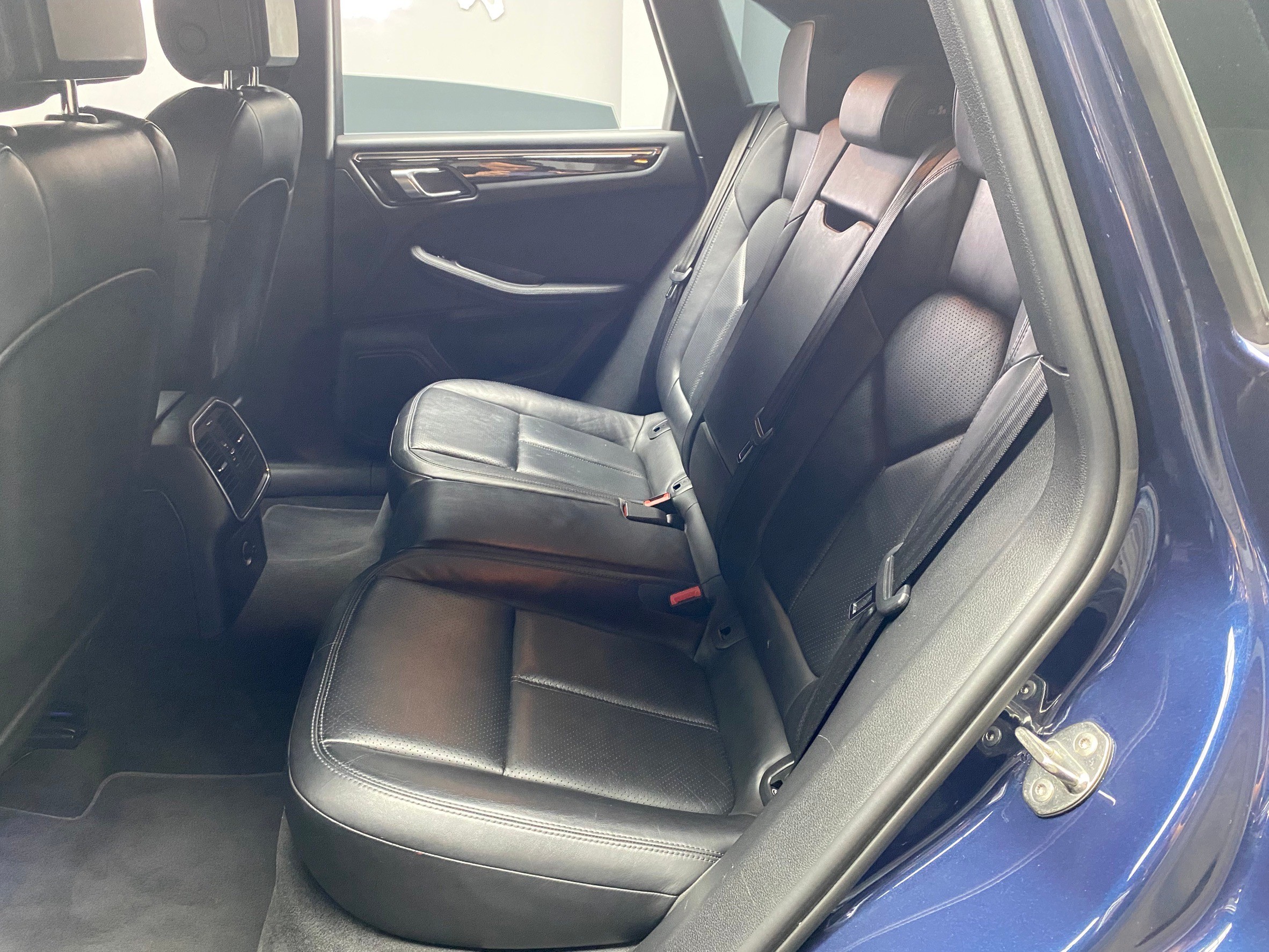 2015 Porsche Macan S 核桃木飾板 氛圍燈 多選配 低里程 ❗️(112)【 元禾國際 阿龍店長 0968-691-205】阿龍中古車 二手車 中古車 新北最大車庫 實車實價 認證車  第4張相片