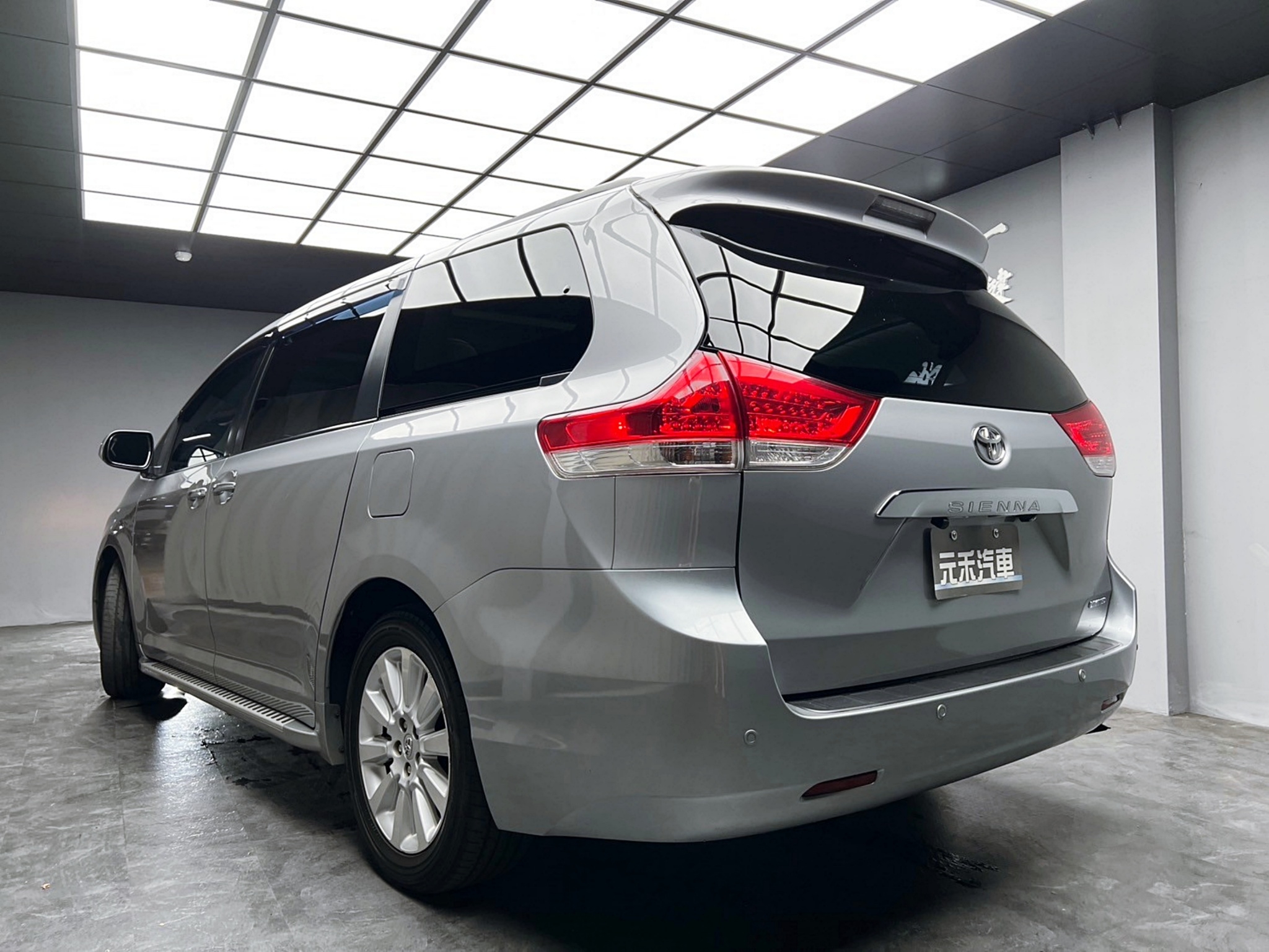2012 Sienna 七人座 雙電滑門 超低里程❗️ 雙天窗 電熱椅 安卓機 (226)【 元禾國際 阿龍店長 0968-691-205】阿龍中古車 二手車 中古車 新北最大車庫 實車實價 認證車  第3張相片