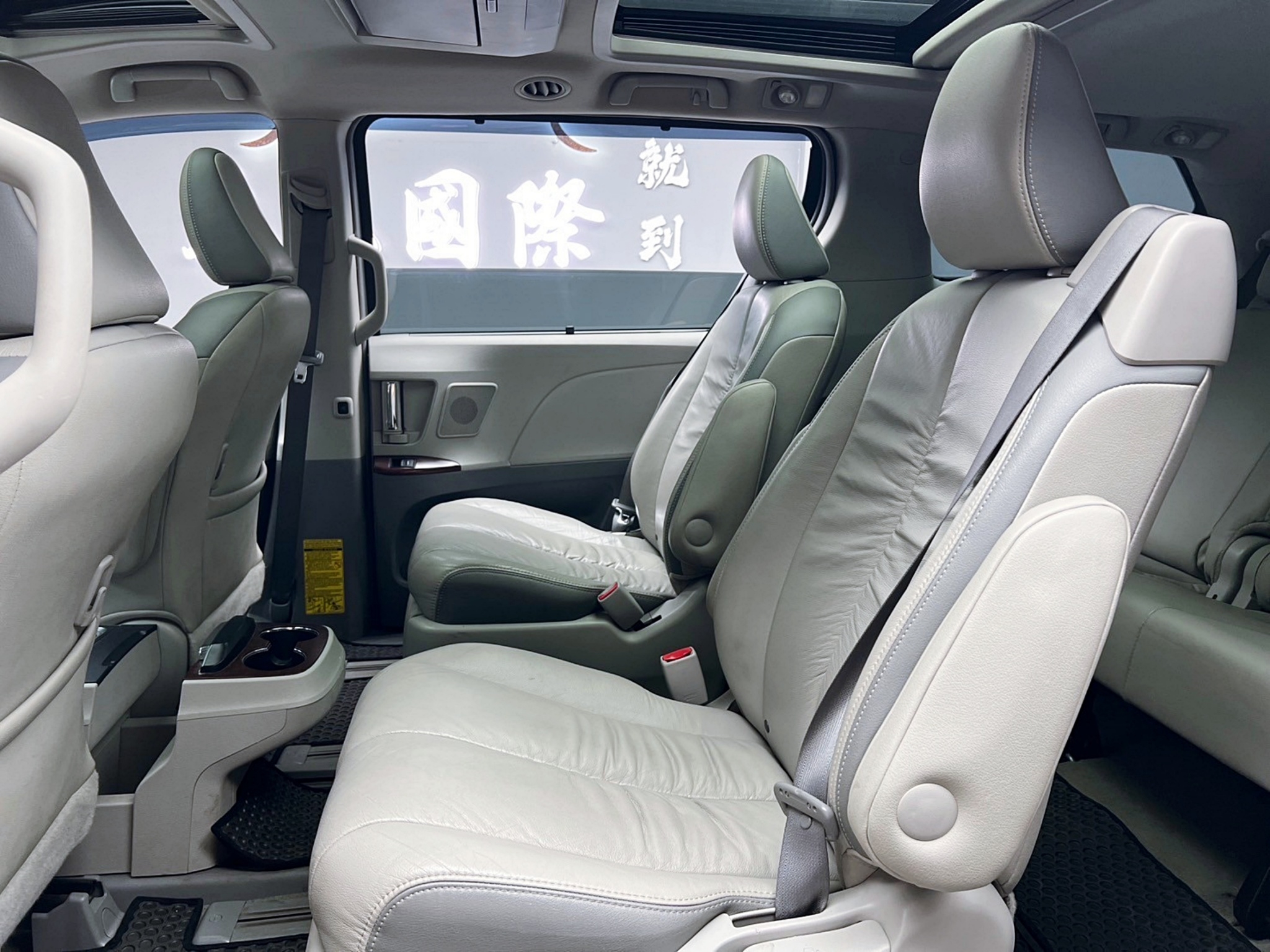 2012 Sienna 七人座 雙電滑門 超低里程❗️ 雙天窗 電熱椅 安卓機 (226)【 元禾國際 阿龍店長 0968-691-205】阿龍中古車 二手車 中古車 新北最大車庫 實車實價 認證車  第4張相片