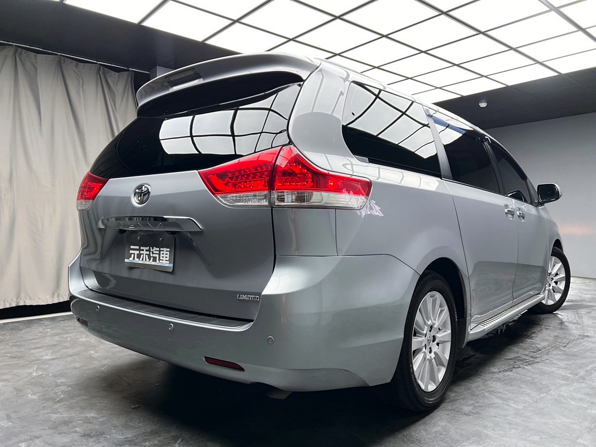 2012 Sienna 七人座 雙電滑門 超低里程❗️ 雙天窗 電熱椅 安卓機 (226)【 元禾國際 阿龍店長 0968-691-205】阿龍中古車 二手車 中古車 新北最大車庫 實車實價 認證車  第6張相片