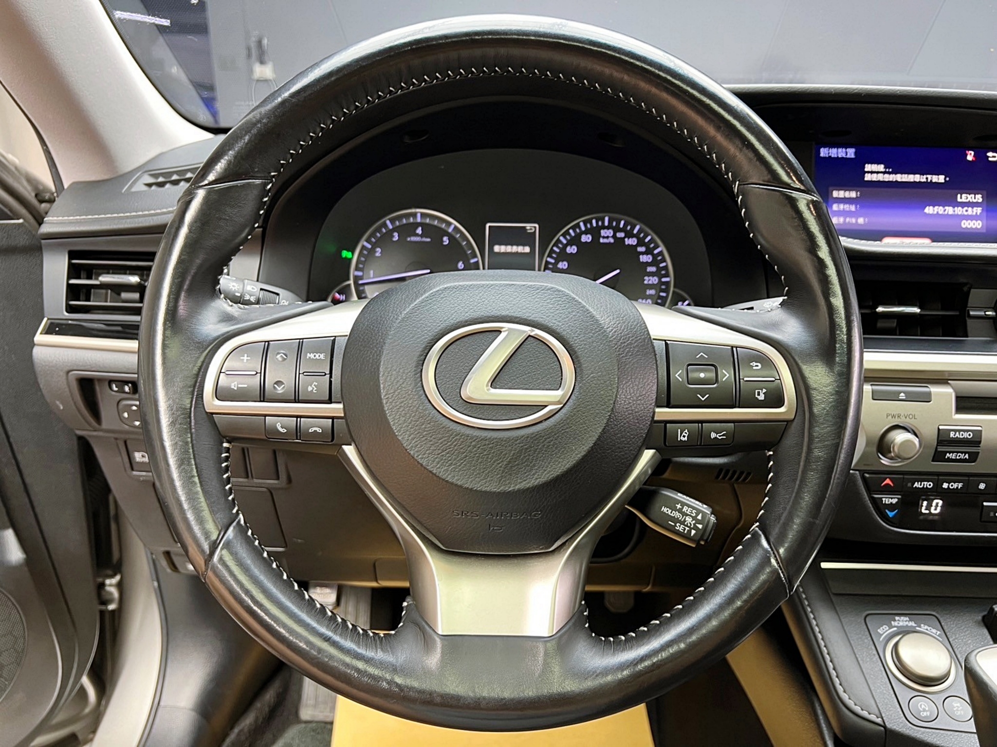 2017 Lexus ES200 豪華版 跟車 天窗 電動椅 ❗️【 元禾國際 阿龍店長 0968-691-205】阿龍中古車 二手車 中古車 新北最大車庫 實車實價 認證車  第7張相片