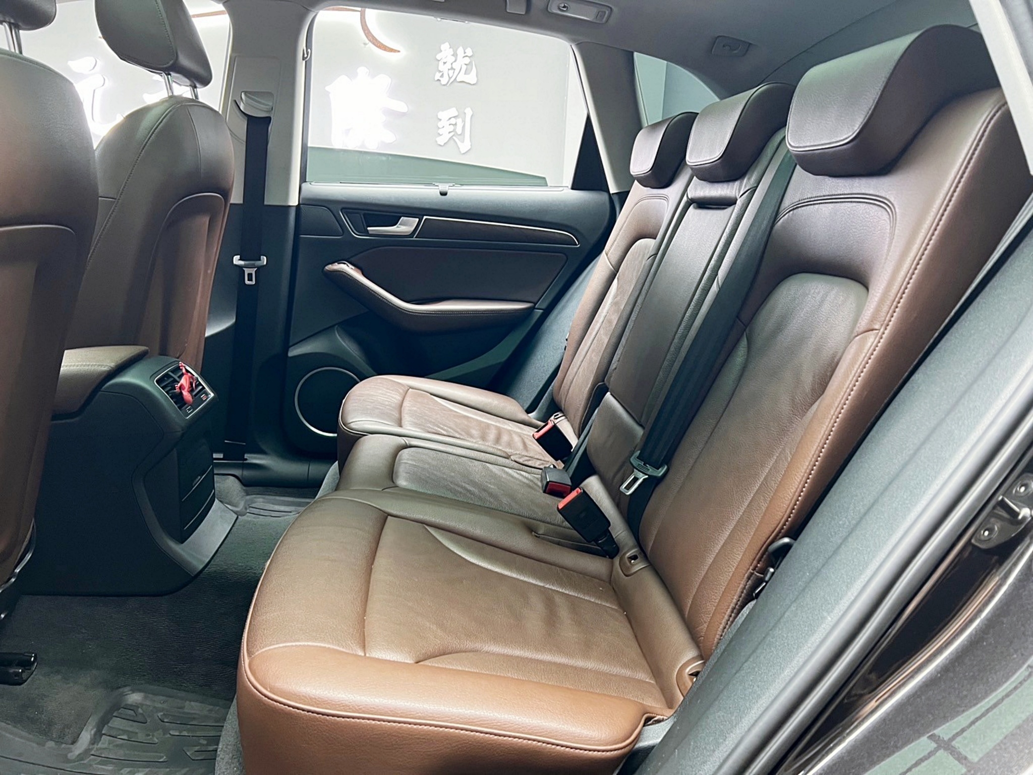 2016式 Audi 奧迪 Q5 四驅 全景天窗 電尾門 B&O音響 ❗️(245)【 元禾國際 阿龍店長 0968-691-205】阿龍中古車 二手車 中古車 新北最大車庫 實車實價 認證車  第5張相片