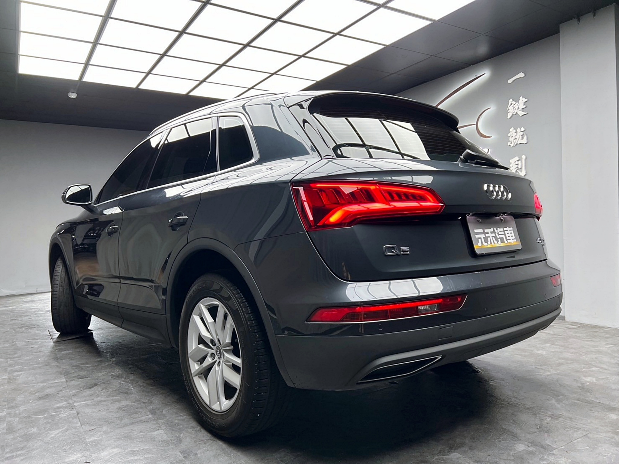 2017 Audi 奧迪 Q5 (NEW) 45TFSI 四驅 數位儀錶 電尾門 ❗️(256)【 元禾國際 阿龍店長 0968-691-205】阿龍中古車 二手車 中古車 新北最大車庫 實車實價 認證車  第4張相片