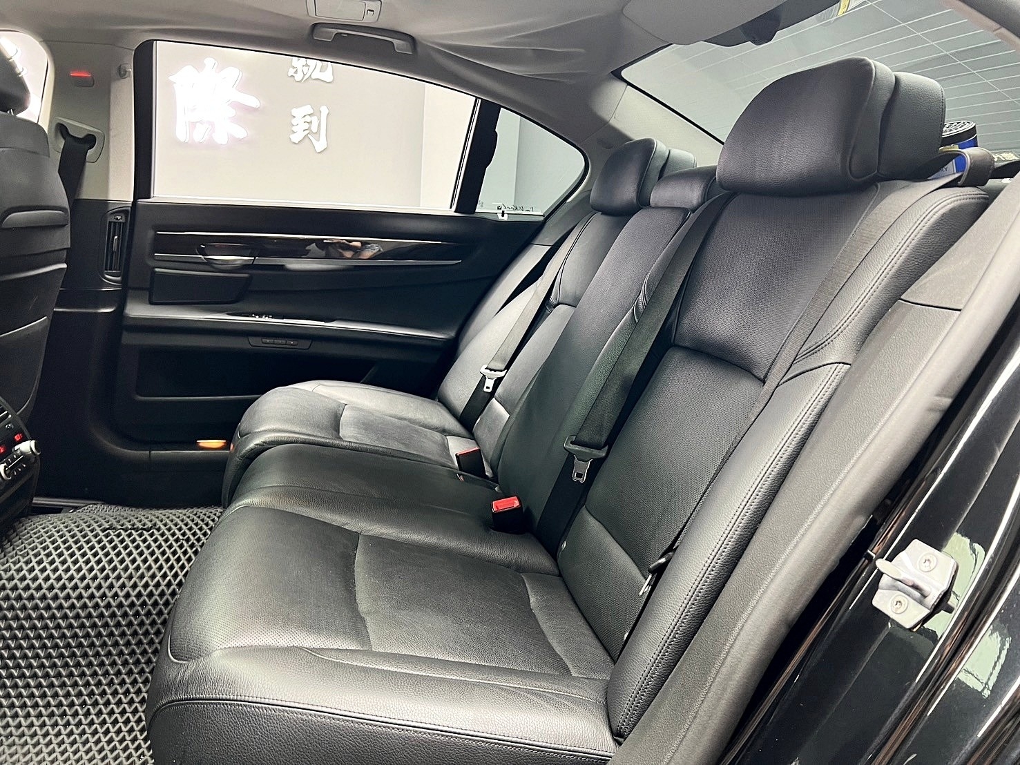 2013 F02 BMW 740Li 環景 天窗 電吸門 4座電冷熱椅 ❗️(154)【 元禾國際 阿龍店長 0968-691-205】阿龍中古車 二手車 中古車 新北最大車庫 實車實價 認證車  第4張相片