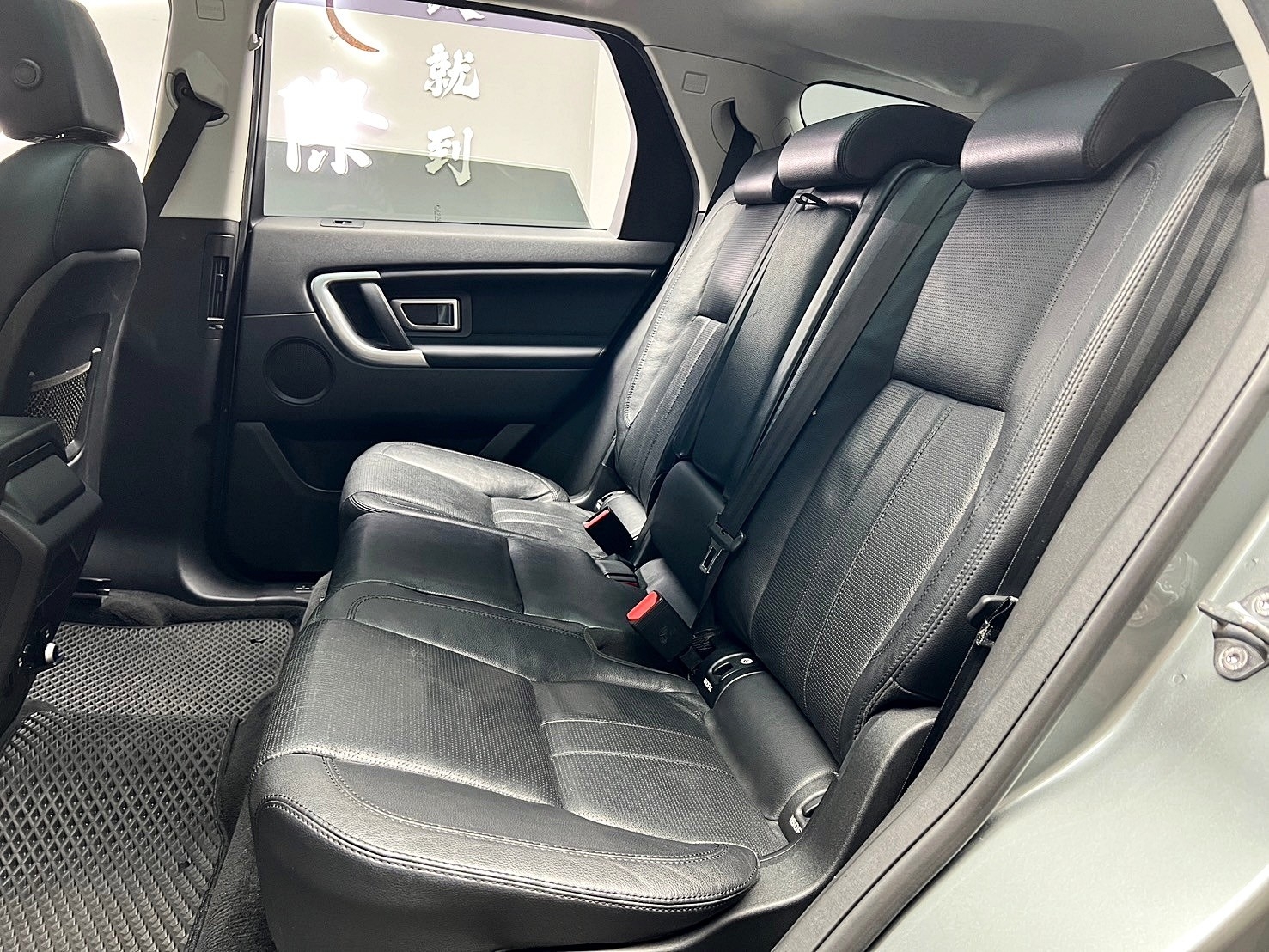 2016式 荒原路華 Land Rover Discovery Sport SD4 HSE 柴油 七人座 ❗️(007)【 元禾國際 阿龍店長 0968-691-205】阿龍中古車 二手車 中古車 新北最大車庫 實車實價 認證車  第4張相片