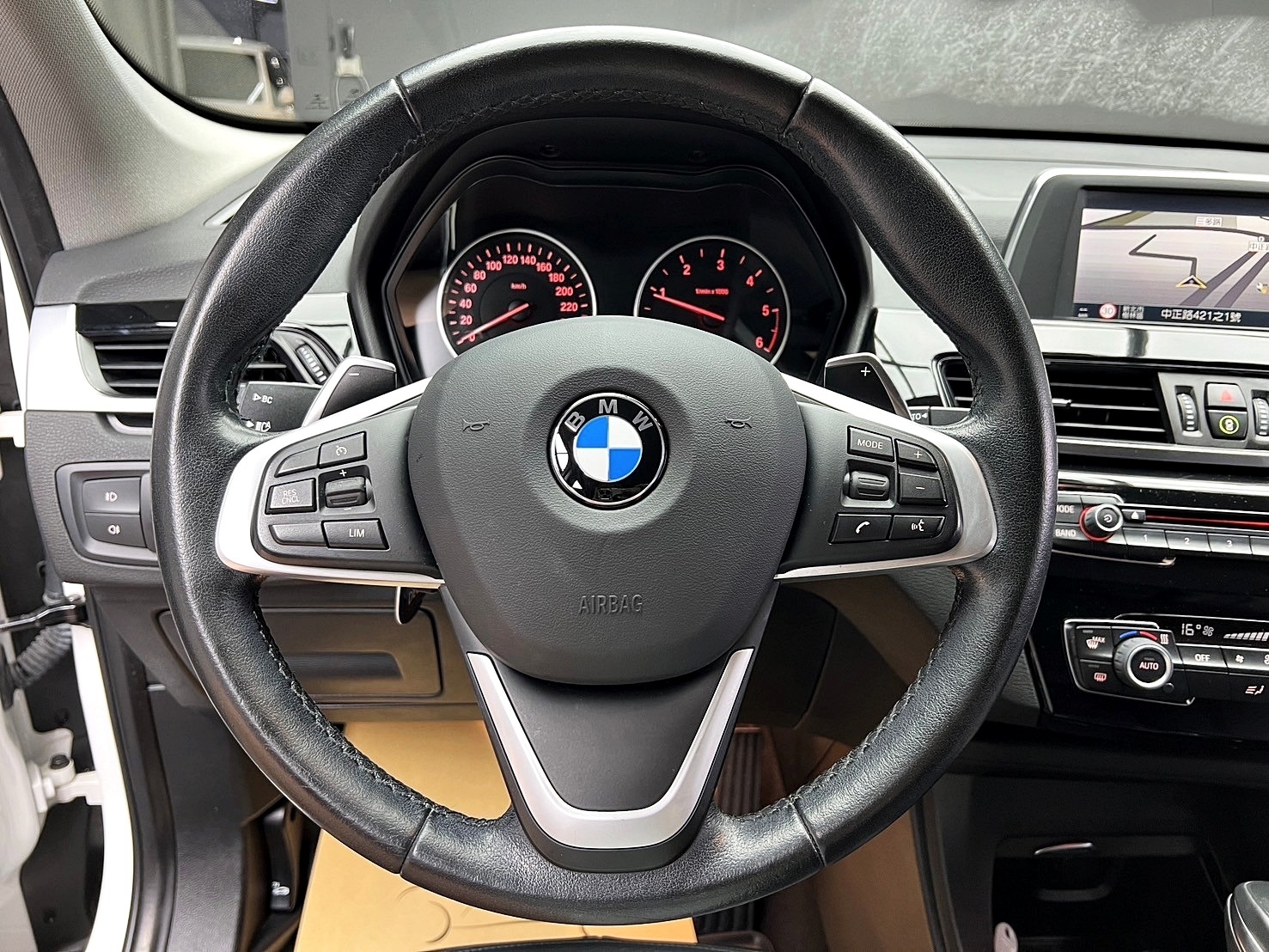 2017 BMW X1 sDrive18d 自動停車 車道偏離 ❗️(037)【 元禾國際 阿龍店長 0968-691-205】阿龍中古車 二手車 中古車 新北最大車庫 實車實價 認證車  第6張相片