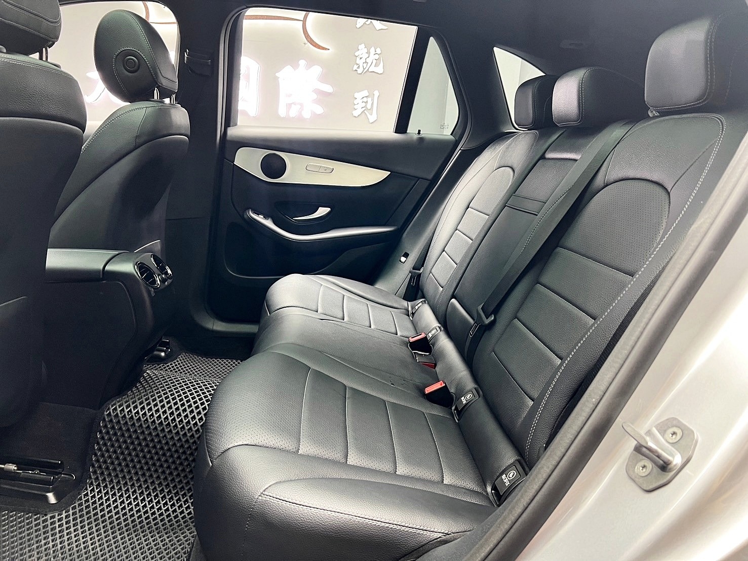 2017 賓士 Benz GLC300 AMG 套件 四驅 環景 電熱椅 ❗️(209)【 元禾國際 阿龍店長 0968-691-205】阿龍中古車 二手車 中古車 新北最大車庫 實車實價 認證車  第2張相片