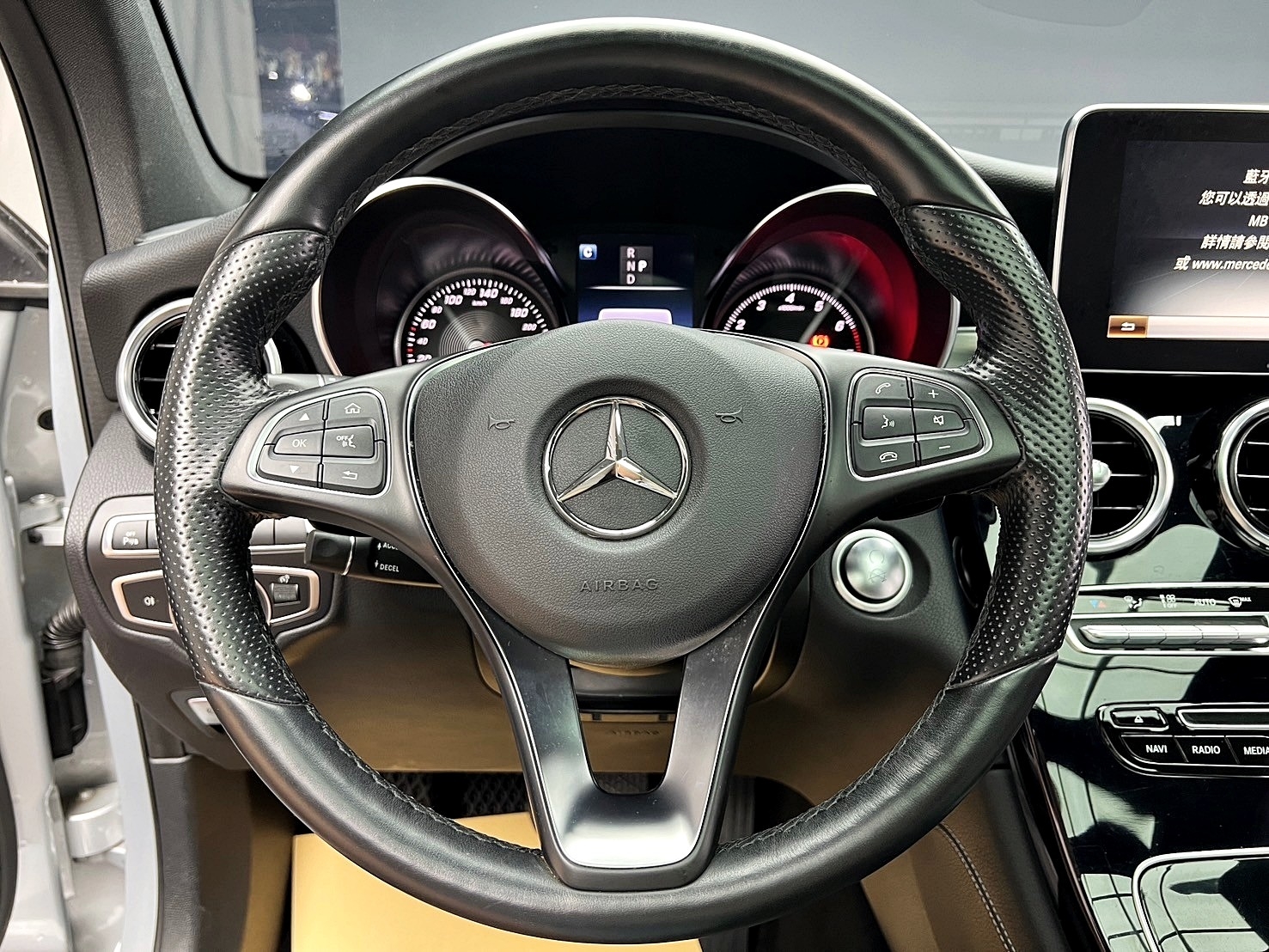 2017 賓士 Benz GLC300 AMG 套件 四驅 環景 電熱椅 ❗️(209)【 元禾國際 阿龍店長 0968-691-205】阿龍中古車 二手車 中古車 新北最大車庫 實車實價 認證車  第5張相片