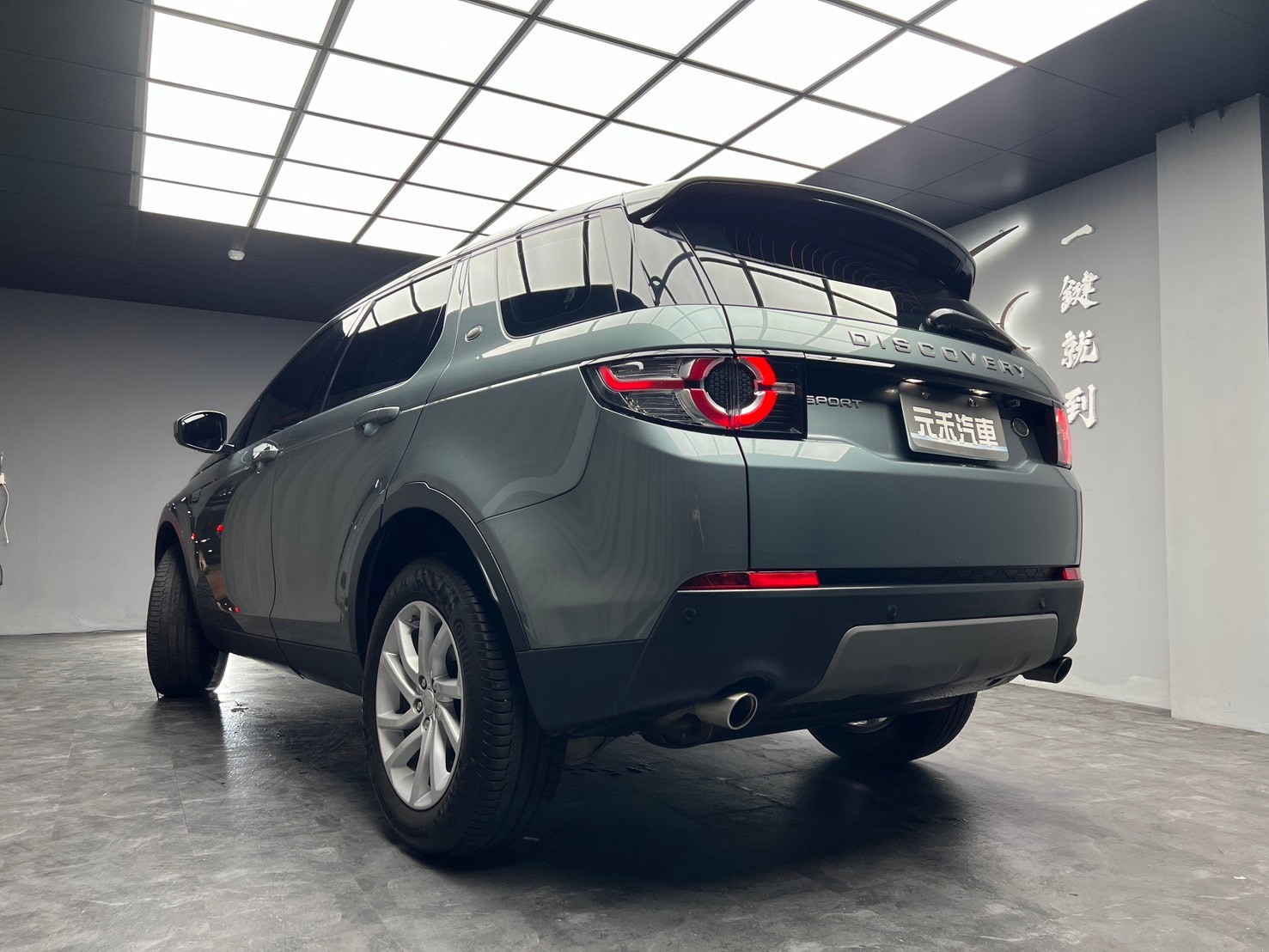 2017 荒原路華 Land Rover Discovery Sport TD4 SE 柴油 四驅 電尾門 ❗️(040)【 元禾國際 阿龍店長 0968-691-205】阿龍中古車 二手車 中古車 新北最大車庫 實車實價 認證車  第3張相片
