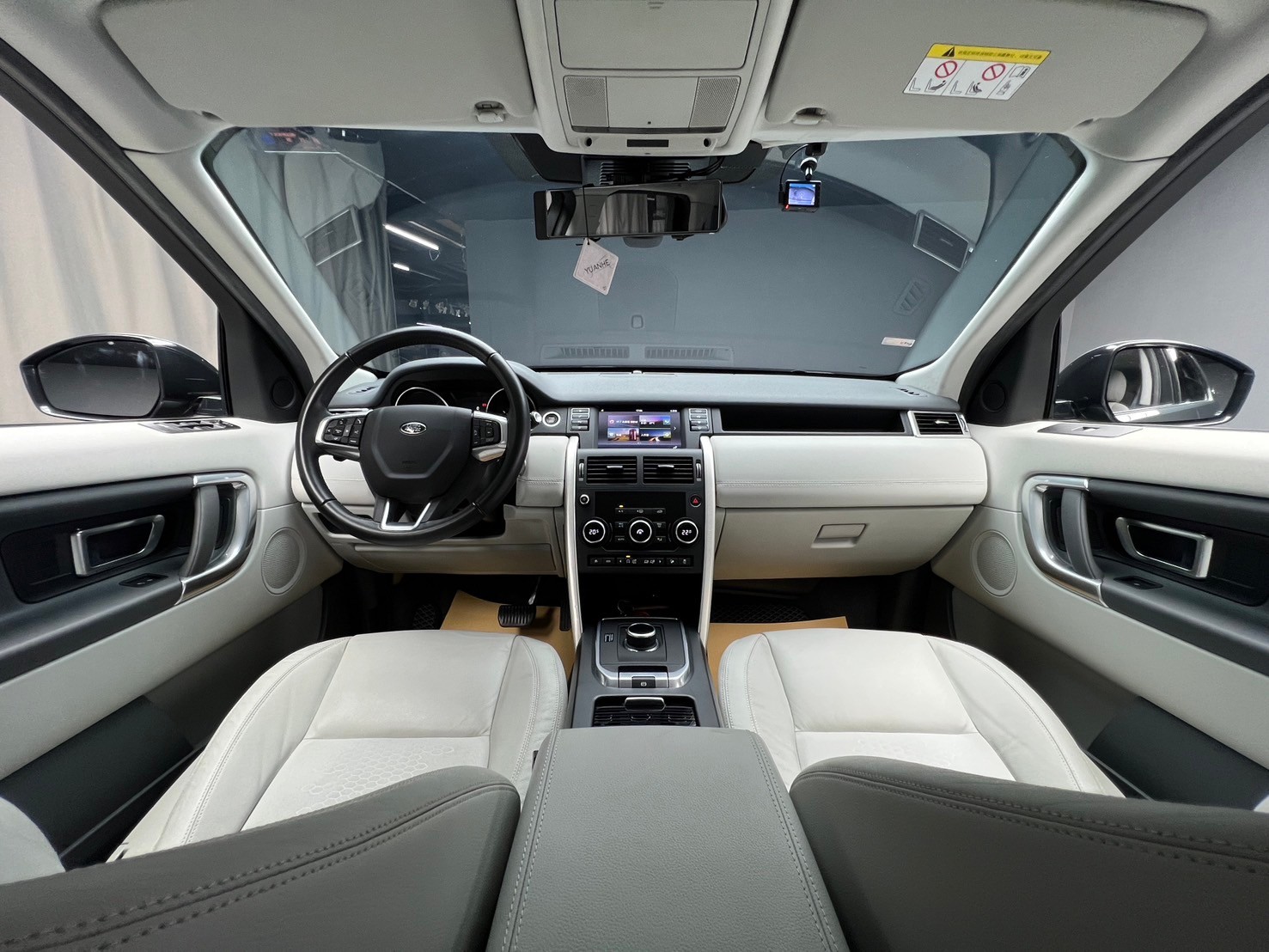 2017 荒原路華 Land Rover Discovery Sport TD4 SE 柴油 四驅 電尾門 ❗️(040)【 元禾國際 阿龍店長 0968-691-205】阿龍中古車 二手車 中古車 新北最大車庫 實車實價 認證車  第5張相片