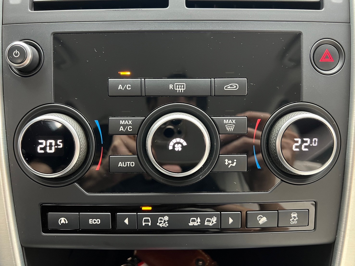 2017 荒原路華 Land Rover Discovery Sport TD4 SE 柴油 四驅 電尾門 ❗️(040)【 元禾國際 阿龍店長 0968-691-205】阿龍中古車 二手車 中古車 新北最大車庫 實車實價 認證車  第8張相片