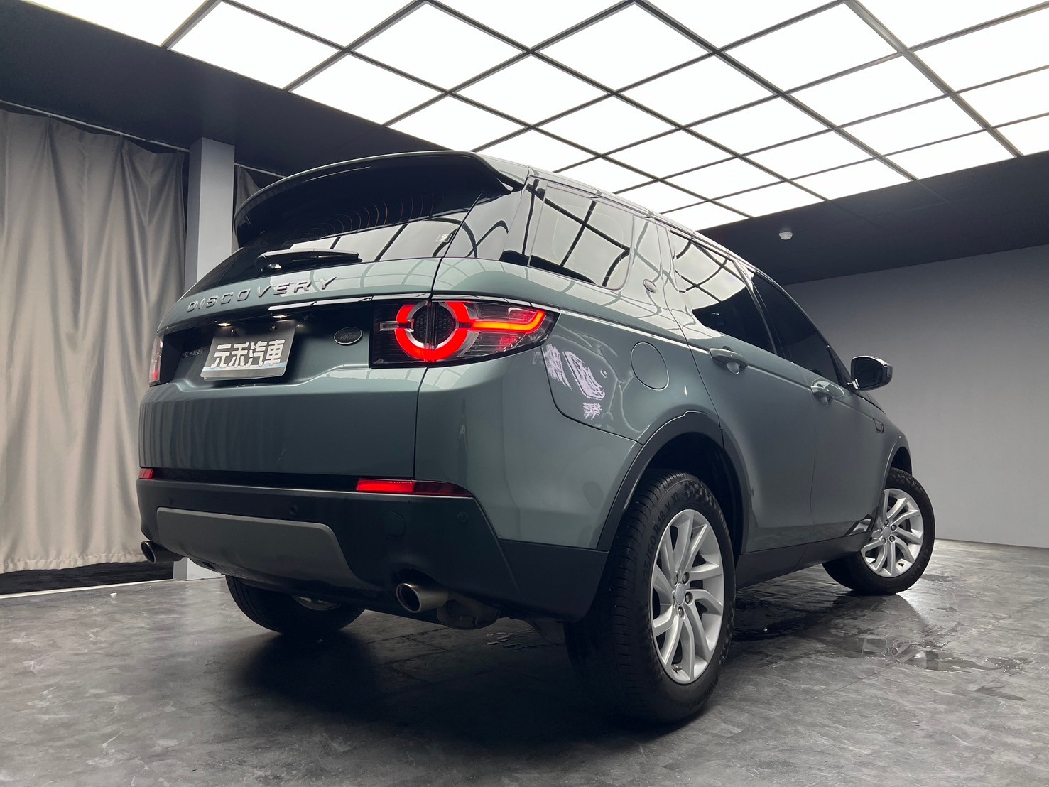 2017 荒原路華 Land Rover Discovery Sport TD4 SE 柴油 四驅 電尾門 ❗️(040)【 元禾國際 阿龍店長 0968-691-205】阿龍中古車 二手車 中古車 新北最大車庫 實車實價 認證車  第10張相片