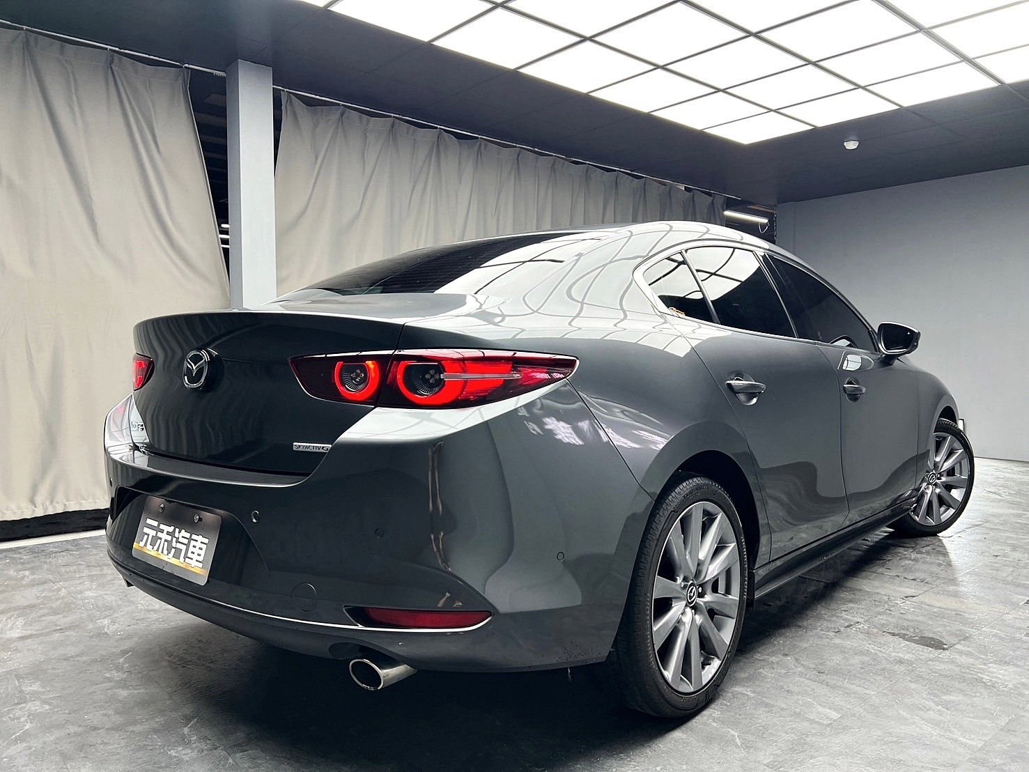 2021式 馬三 Mazda3 4門 旗艦進化型 滿配 跟車/環景/BOSE❗️(068)【 元禾國際 阿龍店長 0968-691-205】阿龍中古車 二手車 中古車 新北最大車庫 實車實價 認證車  第8張相片