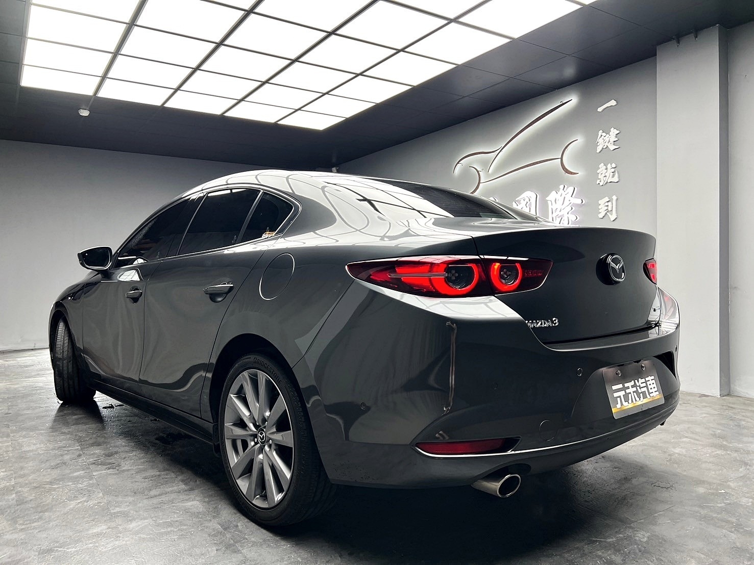 2021式 馬三 Mazda3 4門 旗艦進化型 滿配 跟車/環景/BOSE❗️(068)【 元禾國際 阿龍店長 0968-691-205】阿龍中古車 二手車 中古車 新北最大車庫 實車實價 認證車  第9張相片