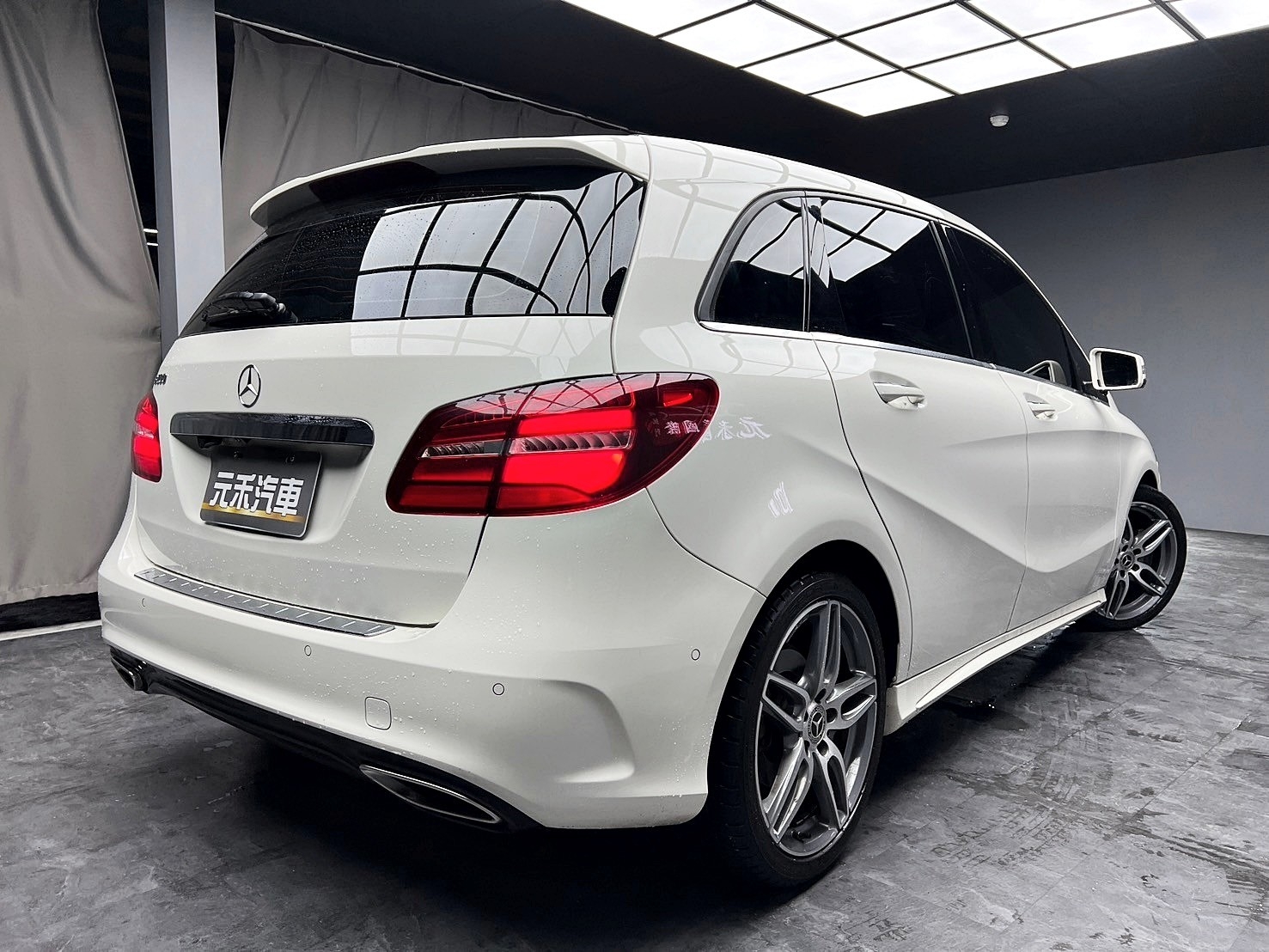 2019式 Benz 賓士 B200 全景天窗 AMG18吋鋁圈 低里程 ❗️(146)【 元禾國際 阿龍店長 0968-691-205】阿龍中古車 二手車 中古車 新北最大車庫 實車實價 認證車  第2張相片