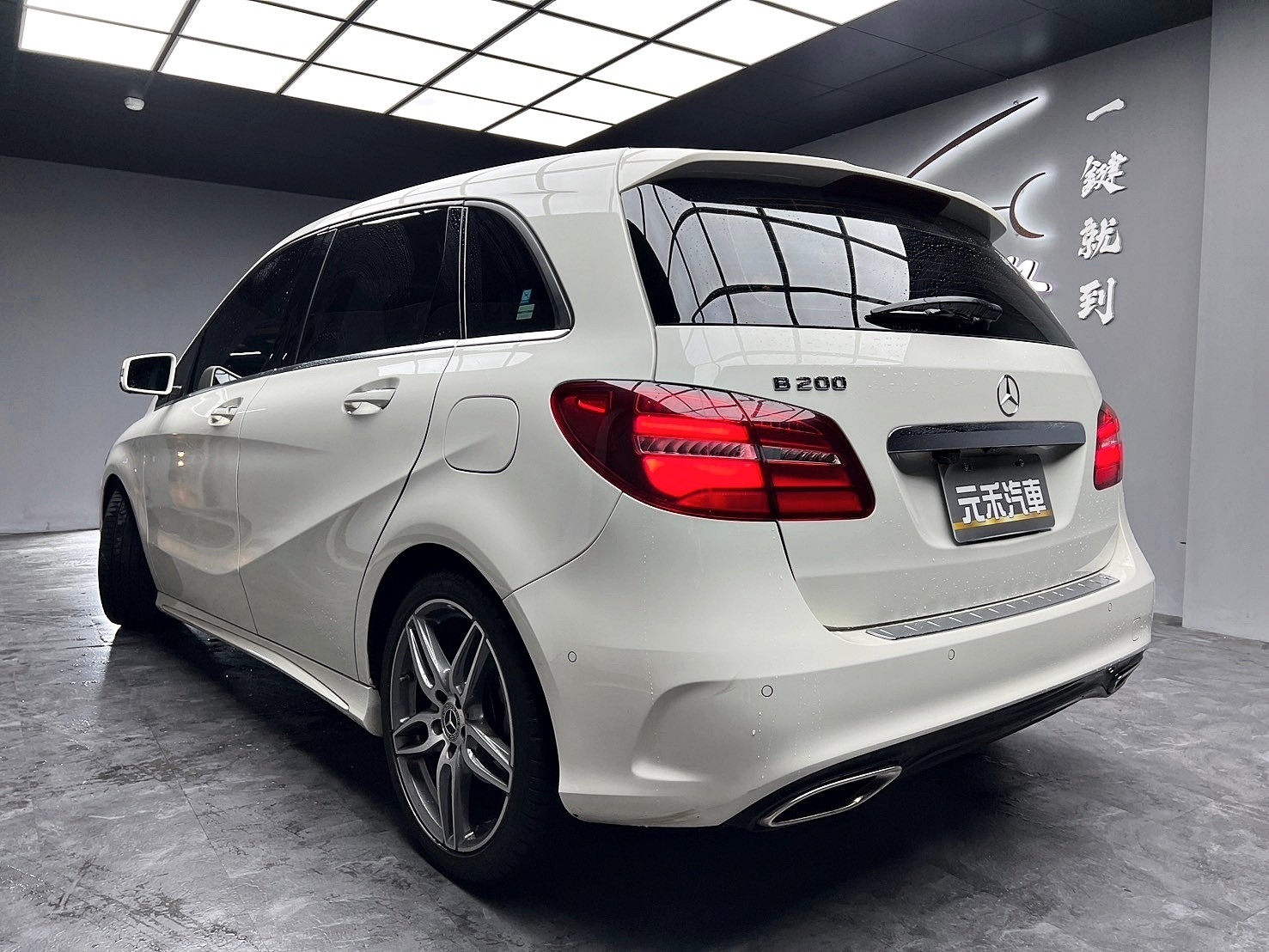 2019式 Benz 賓士 B200 全景天窗 AMG18吋鋁圈 低里程 ❗️(146)【 元禾國際 阿龍店長 0968-691-205】阿龍中古車 二手車 中古車 新北最大車庫 實車實價 認證車  第3張相片