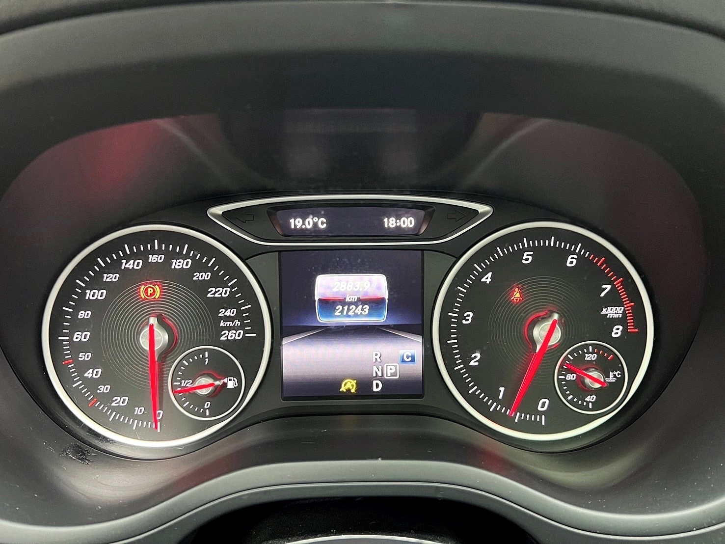 2019式 Benz 賓士 B200 全景天窗 AMG18吋鋁圈 低里程 ❗️(146)【 元禾國際 阿龍店長 0968-691-205】阿龍中古車 二手車 中古車 新北最大車庫 實車實價 認證車  第8張相片