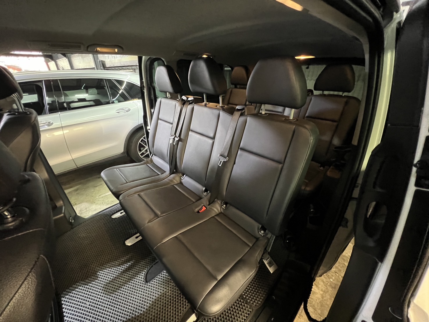 2016 Benz Metris 汽油 八人座 白色 電滑門 跑6萬 低里程❗️ 【 元禾國際 阿龍店長 0968-691-205】阿龍中古車 二手車 中古車 新北最大車庫 實車實價 認證車  第3張相片