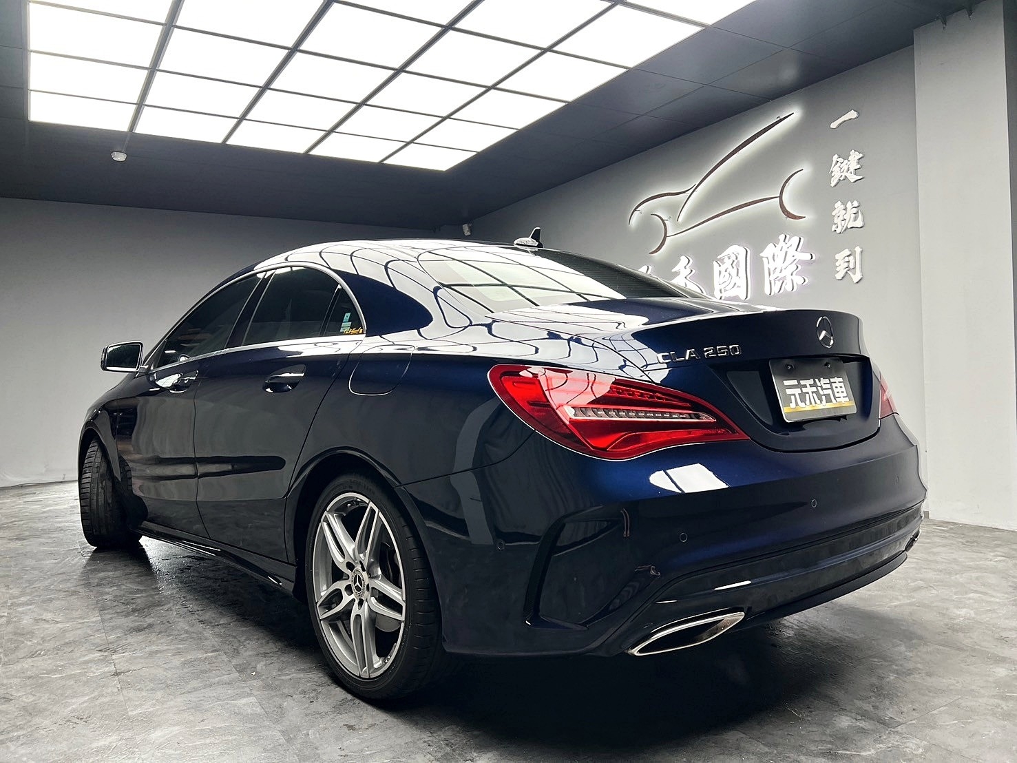 2019式 Benz 賓士 CLA250 AMG 外觀套件 天窗 自動停車 ❗️(255)【 元禾國際 阿龍店長 0968-691-205】阿龍中古車 二手車 中古車 新北最大車庫 實車實價 認證車  第3張相片