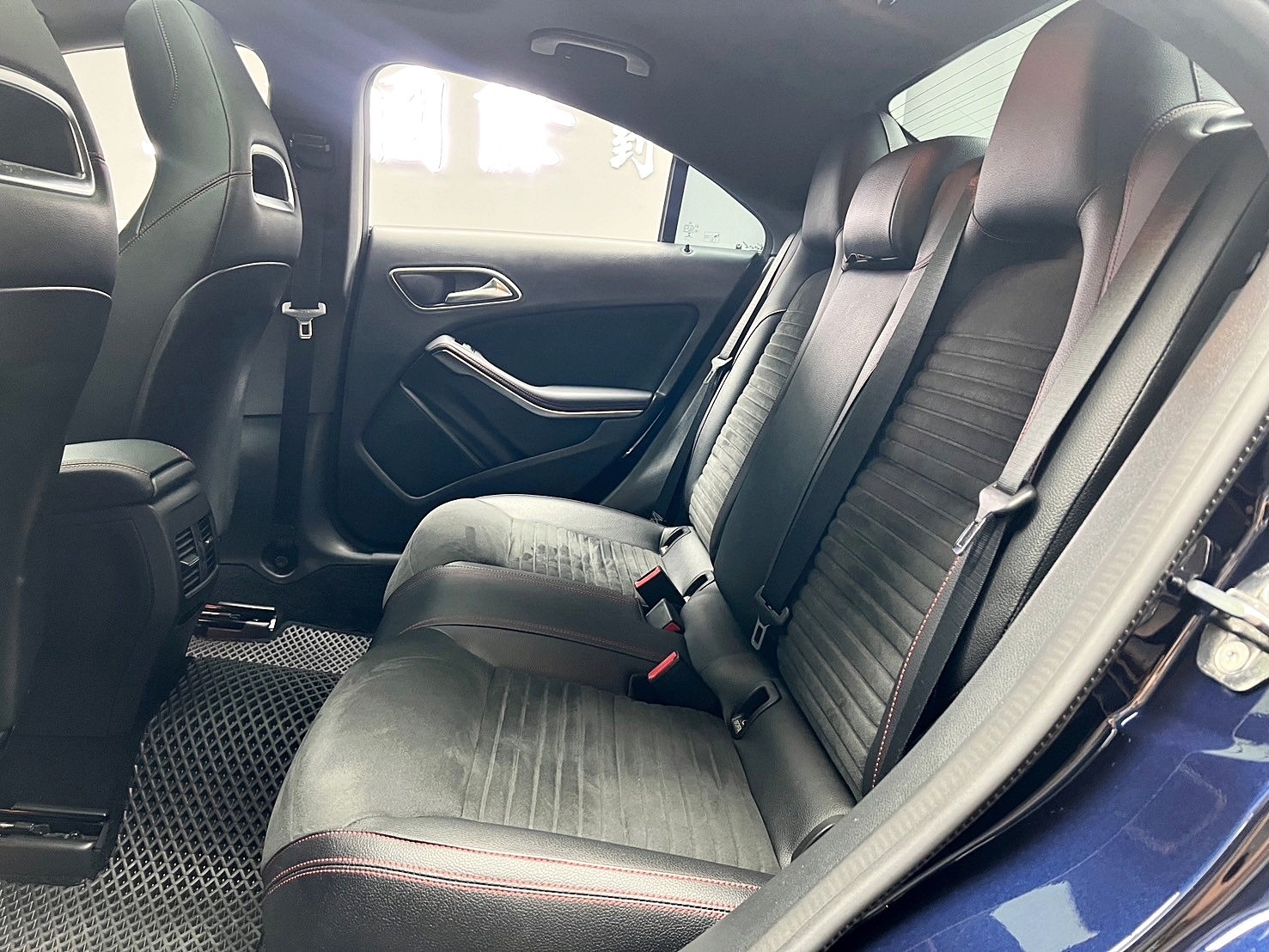 2019式 Benz 賓士 CLA250 AMG 外觀套件 天窗 自動停車 ❗️(255)【 元禾國際 阿龍店長 0968-691-205】阿龍中古車 二手車 中古車 新北最大車庫 實車實價 認證車  第4張相片
