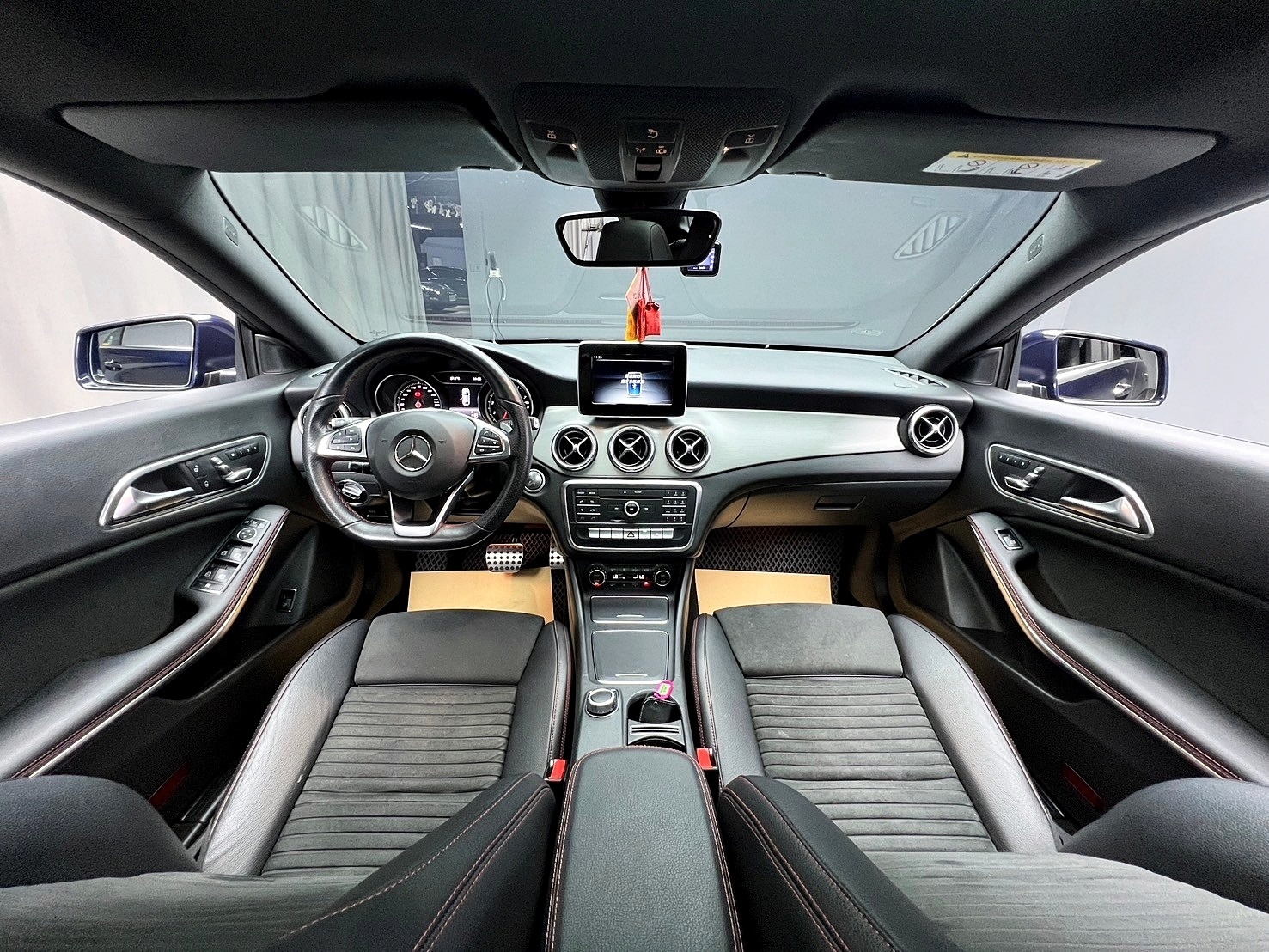 2019式 Benz 賓士 CLA250 AMG 外觀套件 天窗 自動停車 ❗️(255)【 元禾國際 阿龍店長 0968-691-205】阿龍中古車 二手車 中古車 新北最大車庫 實車實價 認證車  第6張相片