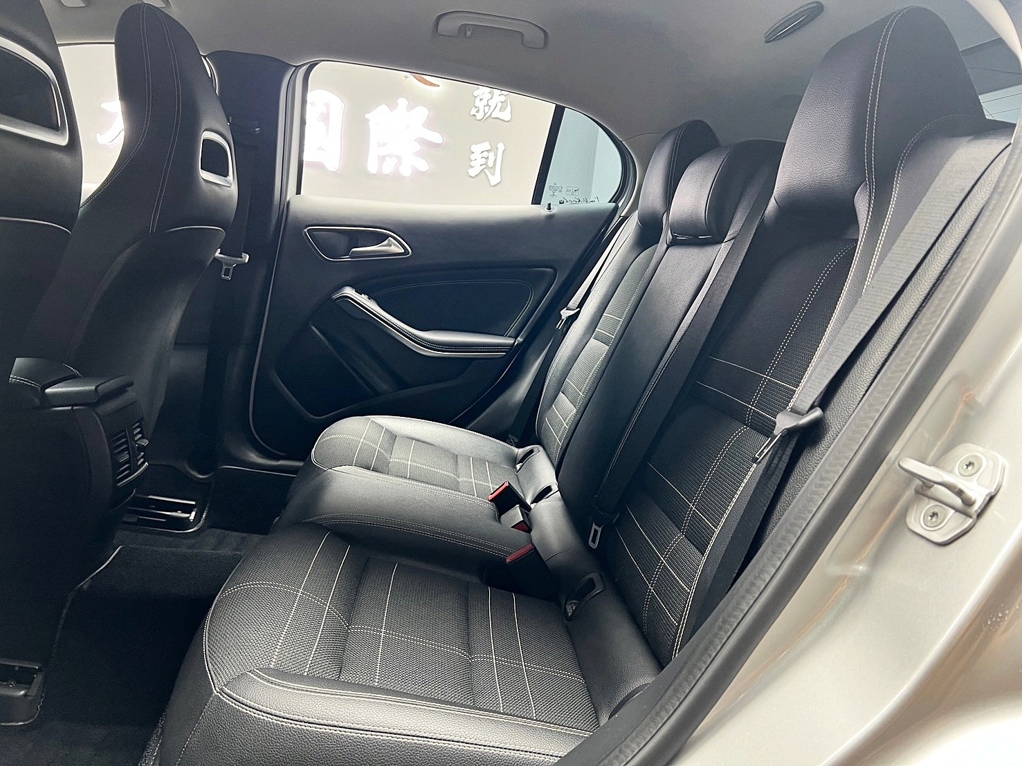 2016 Benz 賓士 X156 GLA-Class GLA200d 自動停車 ❗️(070)【 元禾國際 阿龍店長 0968-691-205】阿龍中古車 二手車 中古車 新北最大車庫 實車實價 認證車	  第4張相片