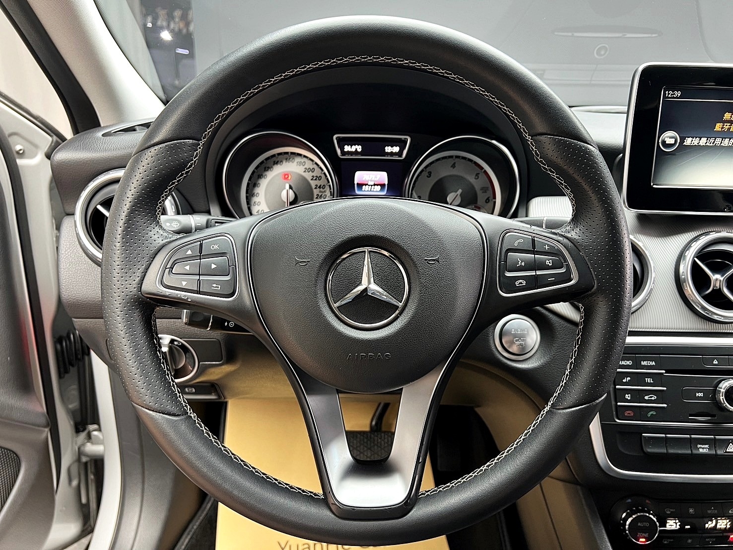 2016 Benz 賓士 X156 GLA-Class GLA200d 自動停車 ❗️(070)【 元禾國際 阿龍店長 0968-691-205】阿龍中古車 二手車 中古車 新北最大車庫 實車實價 認證車	  第6張相片