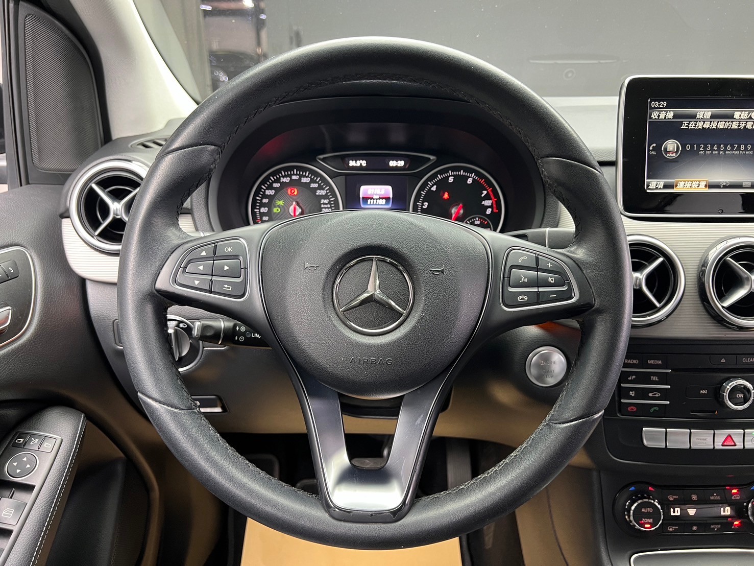 2017 W246 Benz 賓士 B180 自動停車 ❗️(005)【 元禾國際 阿龍店長 0968-691-205】阿龍中古車 二手車 中古車 新北最大車庫 實車實價 認證車  第6張相片