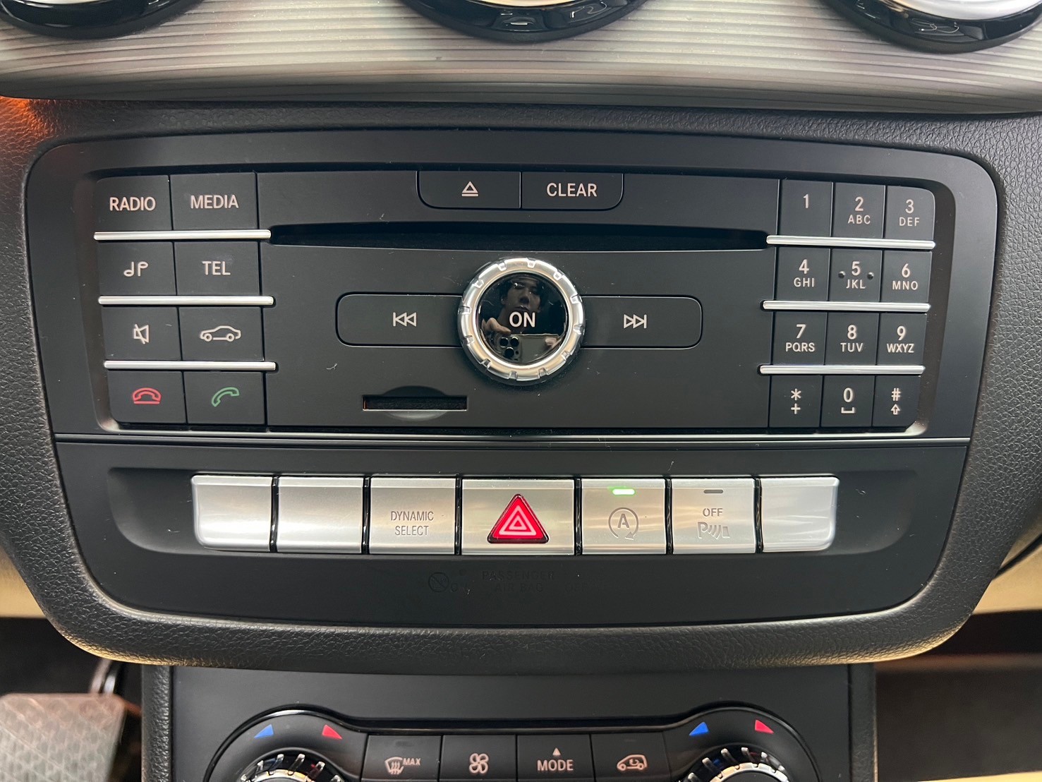 2017 W246 Benz 賓士 B180 自動停車 ❗️(005)【 元禾國際 阿龍店長 0968-691-205】阿龍中古車 二手車 中古車 新北最大車庫 實車實價 認證車  第8張相片