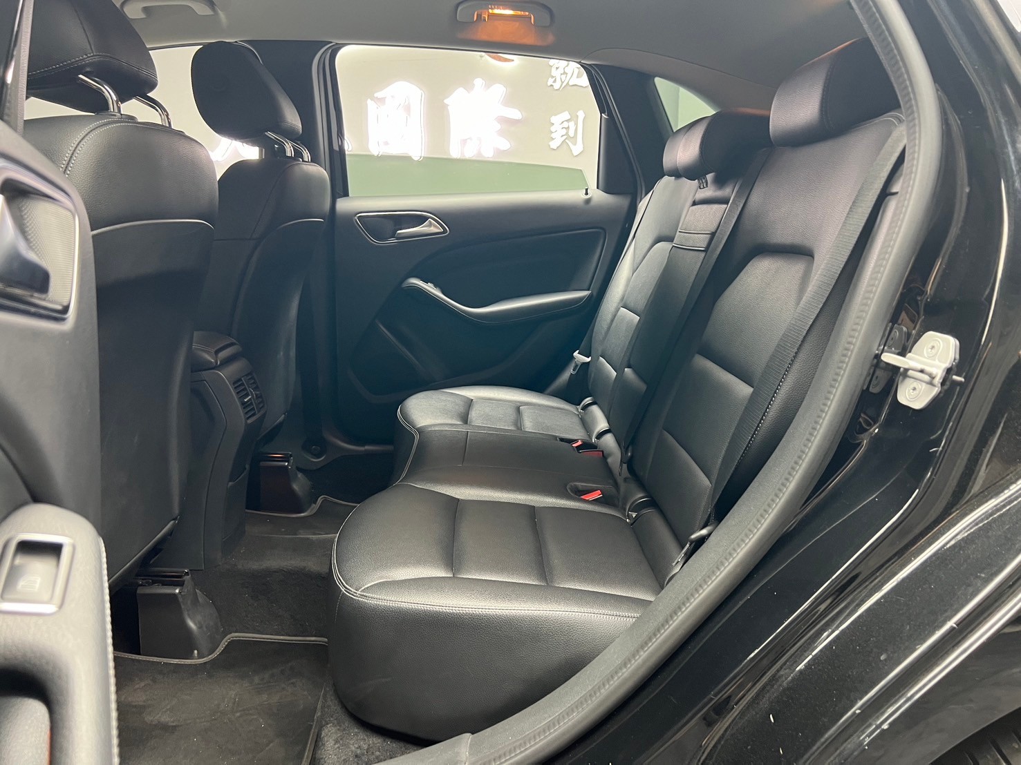 2017 W246 Benz 賓士 B180 自動停車 ❗️(005)【 元禾國際 阿龍店長 0968-691-205】阿龍中古車 二手車 中古車 新北最大車庫 實車實價 認證車  第10張相片