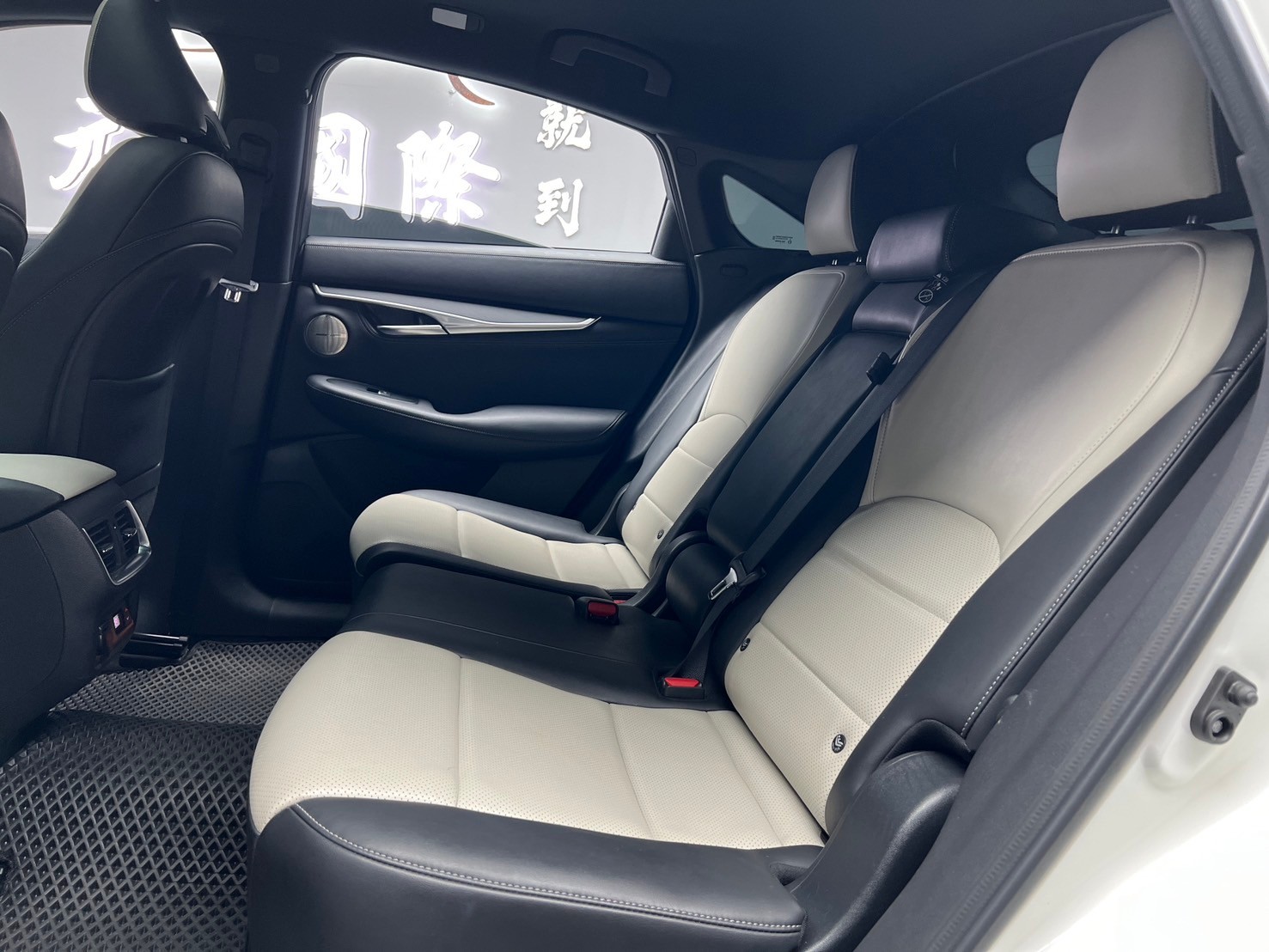 2022 Infiniti QX55 四驅 旗艦款 跟車 天窗 環景 新車保固 ❗️(104)【 元禾國際 阿龍店長 0968-691-205】阿龍中古車 二手車 中古車 新北最大車庫 實車實價 認證車  第4張相片