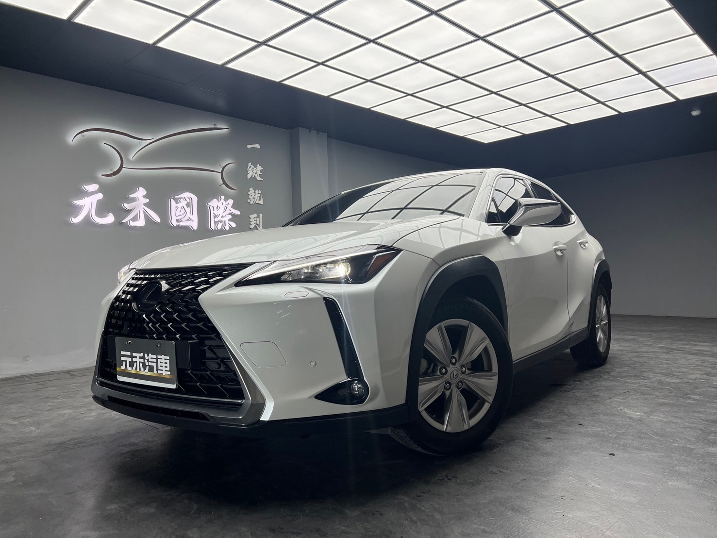 2023式 Lexus UX250h 豪華版 跟車 環景 電熱椅 掀背車 ❗️(073)【 元禾國際 阿龍店長 0968-691-205】阿龍中古車 二手車 中古車 新北最大車庫 實車實價 認證車  第10張相片