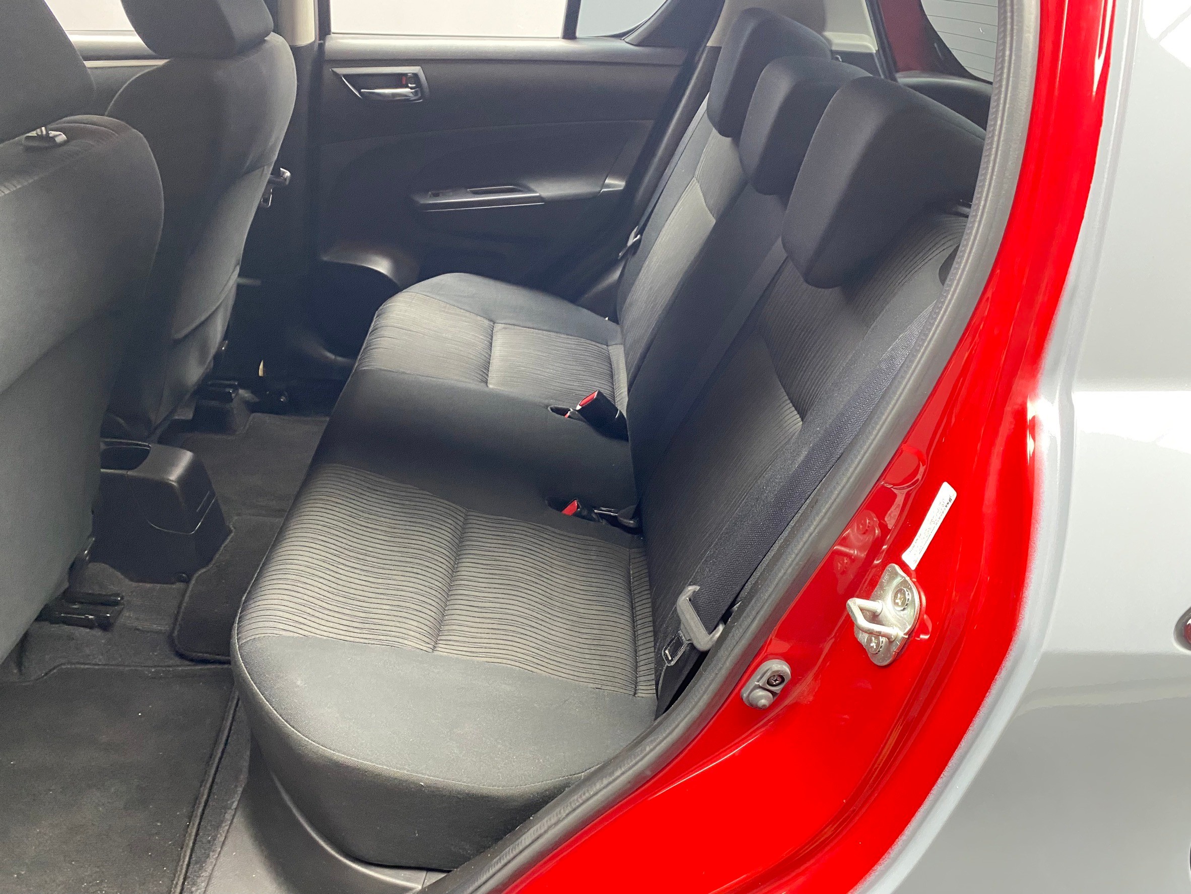 2012 Suzuki Swift GLX IKEY 安卓機 熱門掀背代步車 ❗️(205)【 元禾國際 阿龍店長 0968-691-205】阿龍中古車 二手車 中古車 新北最大車庫 實車實價 認證車  第4張相片