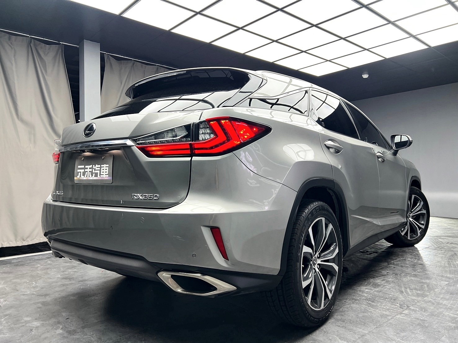 2019 Lexus RX350 旗艦版 大滿配 環景 跟車 ML音響 ❗️(097) 【 元禾國際 阿龍店長 0968-691-205】阿龍中古車 二手車 中古車 新北最大車庫 實車實價 認證車  第2張相片
