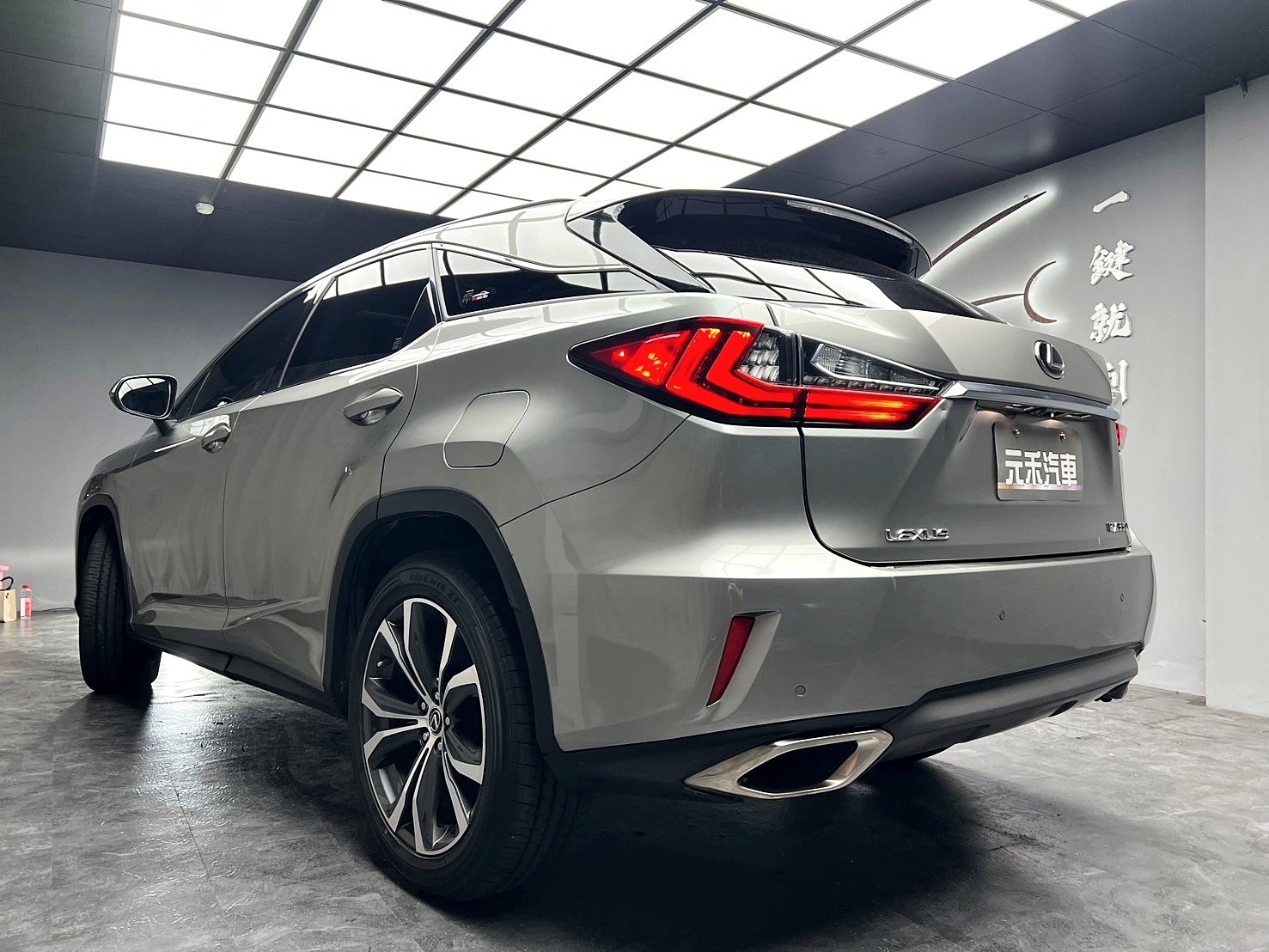 2019 Lexus RX350 旗艦版 大滿配 環景 跟車 ML音響 ❗️(097) 【 元禾國際 阿龍店長 0968-691-205】阿龍中古車 二手車 中古車 新北最大車庫 實車實價 認證車  第3張相片