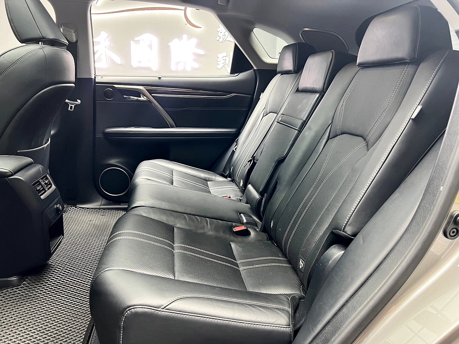 2019 Lexus RX350 旗艦版 大滿配 環景 跟車 ML音響 ❗️(097) 【 元禾國際 阿龍店長 0968-691-205】阿龍中古車 二手車 中古車 新北最大車庫 實車實價 認證車  第4張相片