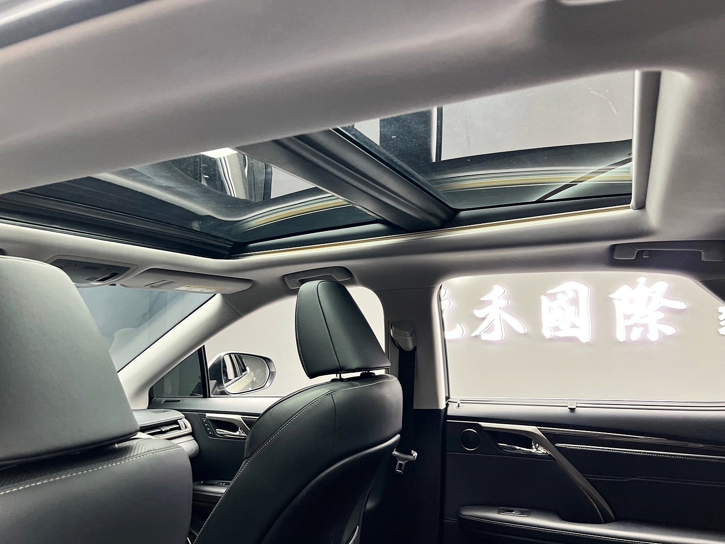 2019 Lexus RX350 旗艦版 大滿配 環景 跟車 ML音響 ❗️(097) 【 元禾國際 阿龍店長 0968-691-205】阿龍中古車 二手車 中古車 新北最大車庫 實車實價 認證車  第5張相片