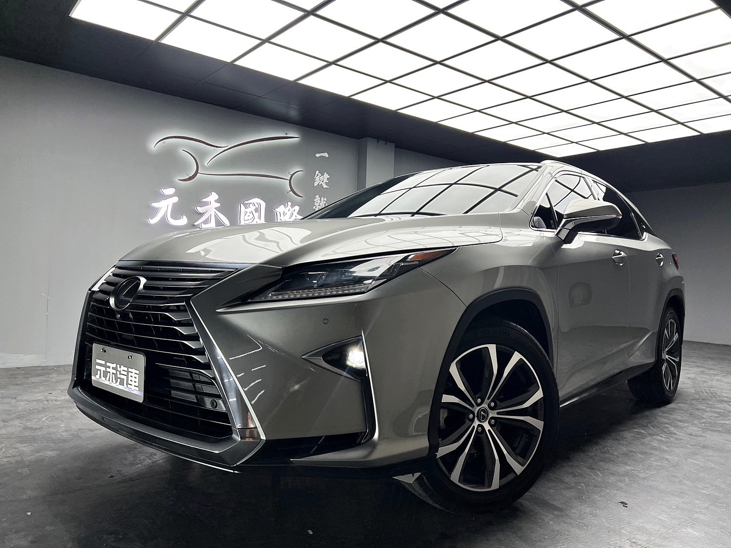 2019 Lexus RX350 旗艦版 大滿配 環景 跟車 ML音響 ❗️(097) 【 元禾國際 阿龍店長 0968-691-205】阿龍中古車 二手車 中古車 新北最大車庫 實車實價 認證車  第10張相片