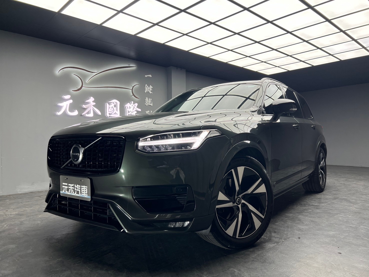 2021式 Volvo XC90 B5 R-Design 輕油電 七人座 跟車 環景 B&W高音質音響 ❗️(028)【 元禾國際 阿龍店長 0968-691-205】阿龍中古車 二手車 中古車 新北最大車庫 實車實價 認證車  第5張相片
