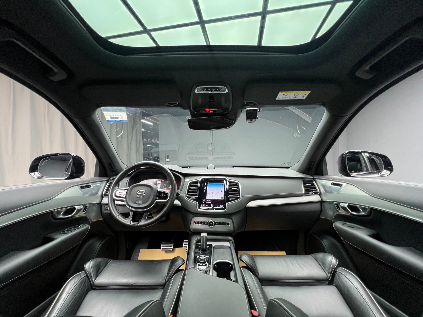 2021式 Volvo XC90 B5 R-Design 輕油電 七人座 跟車 環景 B&W高音質音響 ❗️(028)【 元禾國際 阿龍店長 0968-691-205】阿龍中古車 二手車 中古車 新北最大車庫 實車實價 認證車  第6張相片
