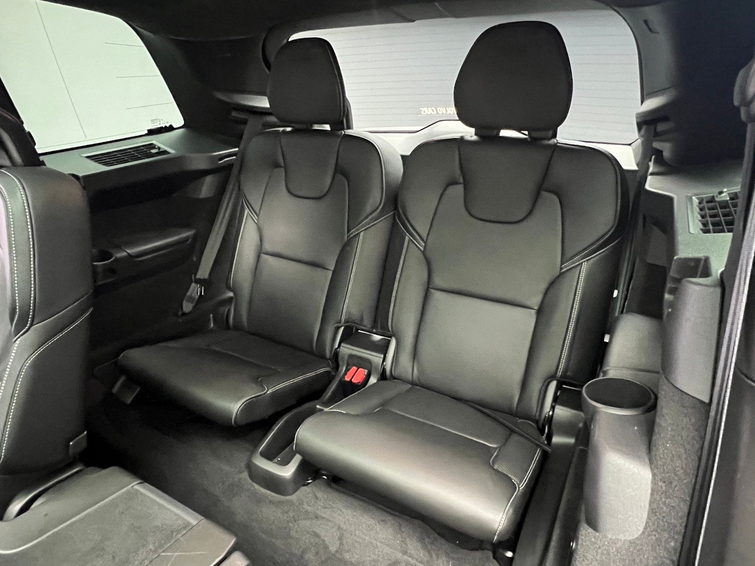 2021式 Volvo XC90 B5 R-Design 輕油電 七人座 跟車 環景 B&W高音質音響 ❗️(028)【 元禾國際 阿龍店長 0968-691-205】阿龍中古車 二手車 中古車 新北最大車庫 實車實價 認證車  第9張相片