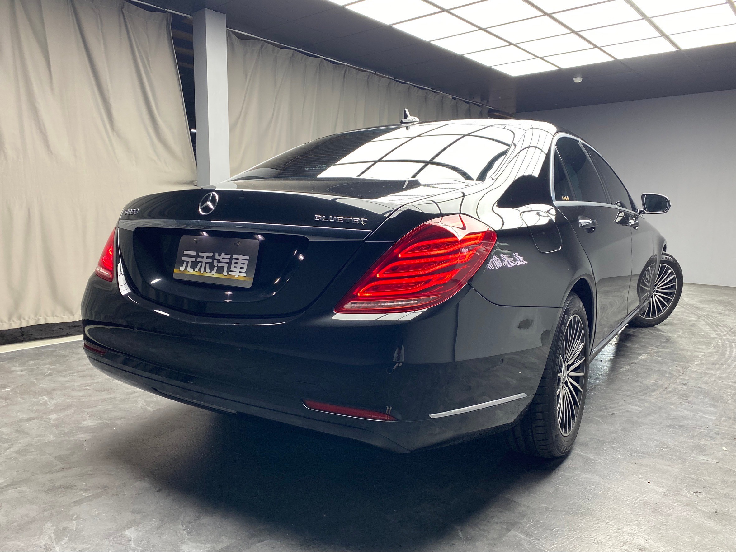 2015式 Benz S350dL 電吸門 電子懸吊 氣氛燈 長軸豪華轎款 ❗️(076)【 元禾國際 阿龍店長 0968-691-205】阿龍中古車 二手車 中古車 新北最大車庫 實車實價 認證車  第3張相片