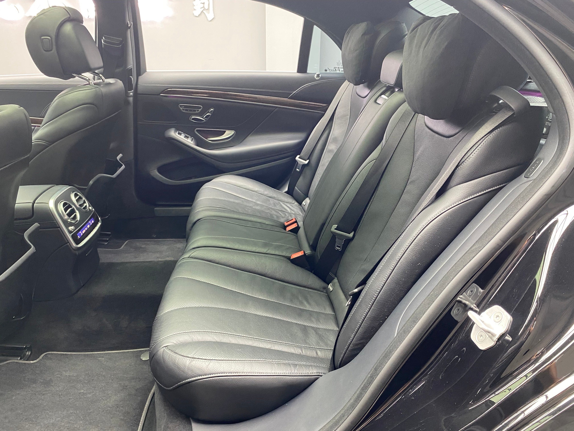 2015式 Benz S350dL 電吸門 電子懸吊 氣氛燈 長軸豪華轎款 ❗️(076)【 元禾國際 阿龍店長 0968-691-205】阿龍中古車 二手車 中古車 新北最大車庫 實車實價 認證車  第4張相片