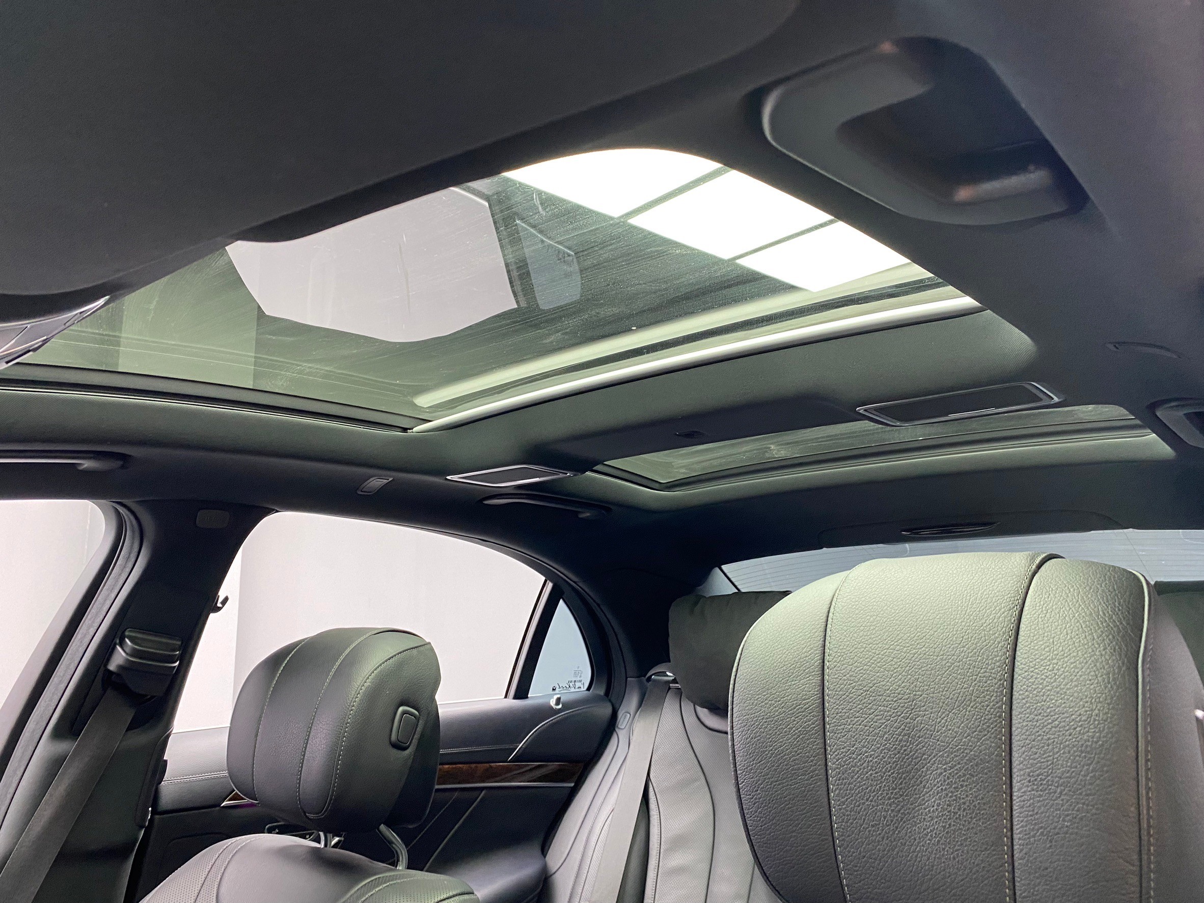 2015式 Benz S350dL 電吸門 電子懸吊 氣氛燈 長軸豪華轎款 ❗️(076)【 元禾國際 阿龍店長 0968-691-205】阿龍中古車 二手車 中古車 新北最大車庫 實車實價 認證車  第6張相片