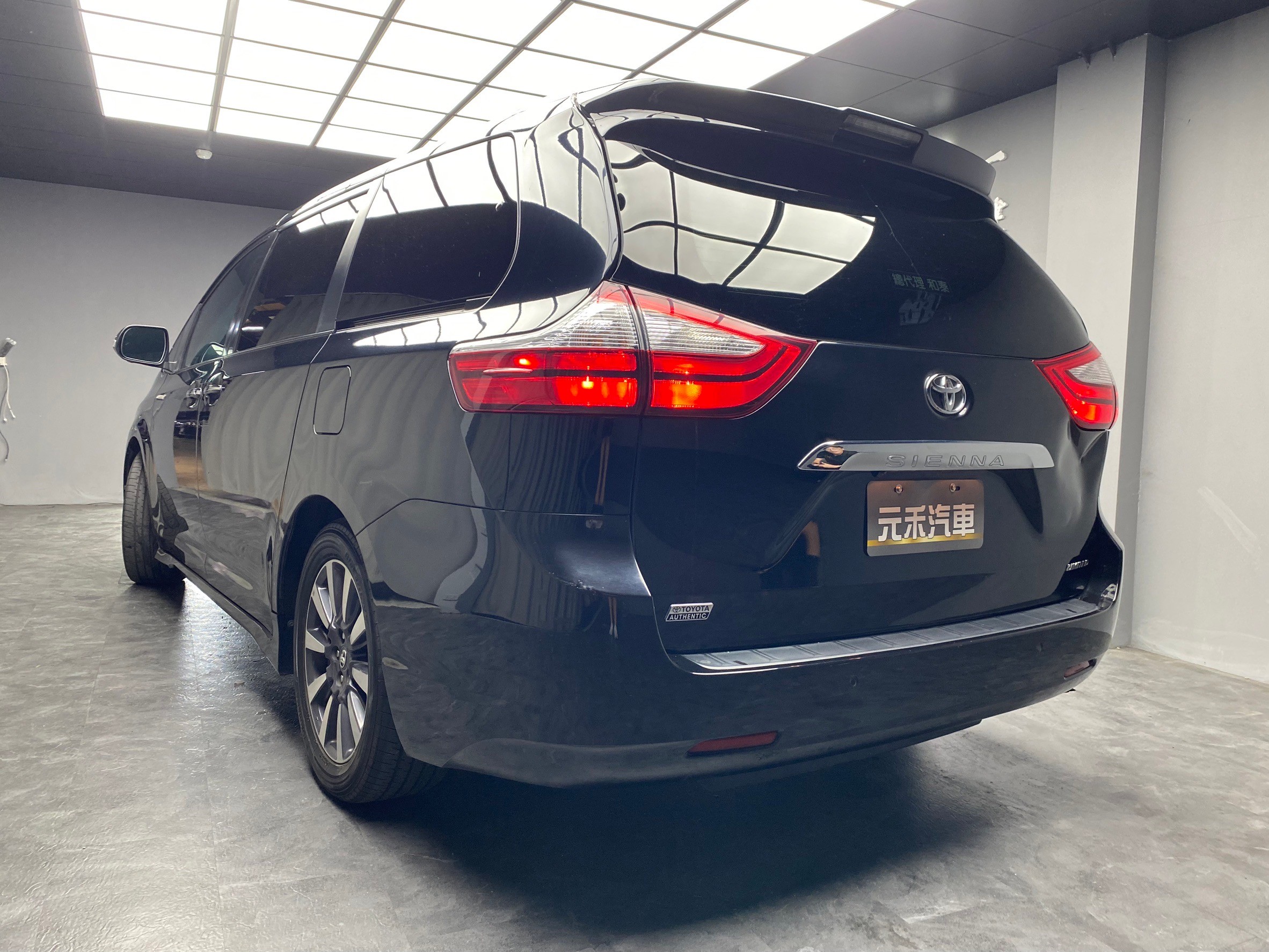 2019 Toyota Sienna Limited 七人座 跟車 環景 雙電滑門 電尾門 ❗️(072)【 元禾國際 阿龍店長 0968-691-205】阿龍中古車 二手車 中古車 新北最大車庫 實車實價 認證車  第3張相片