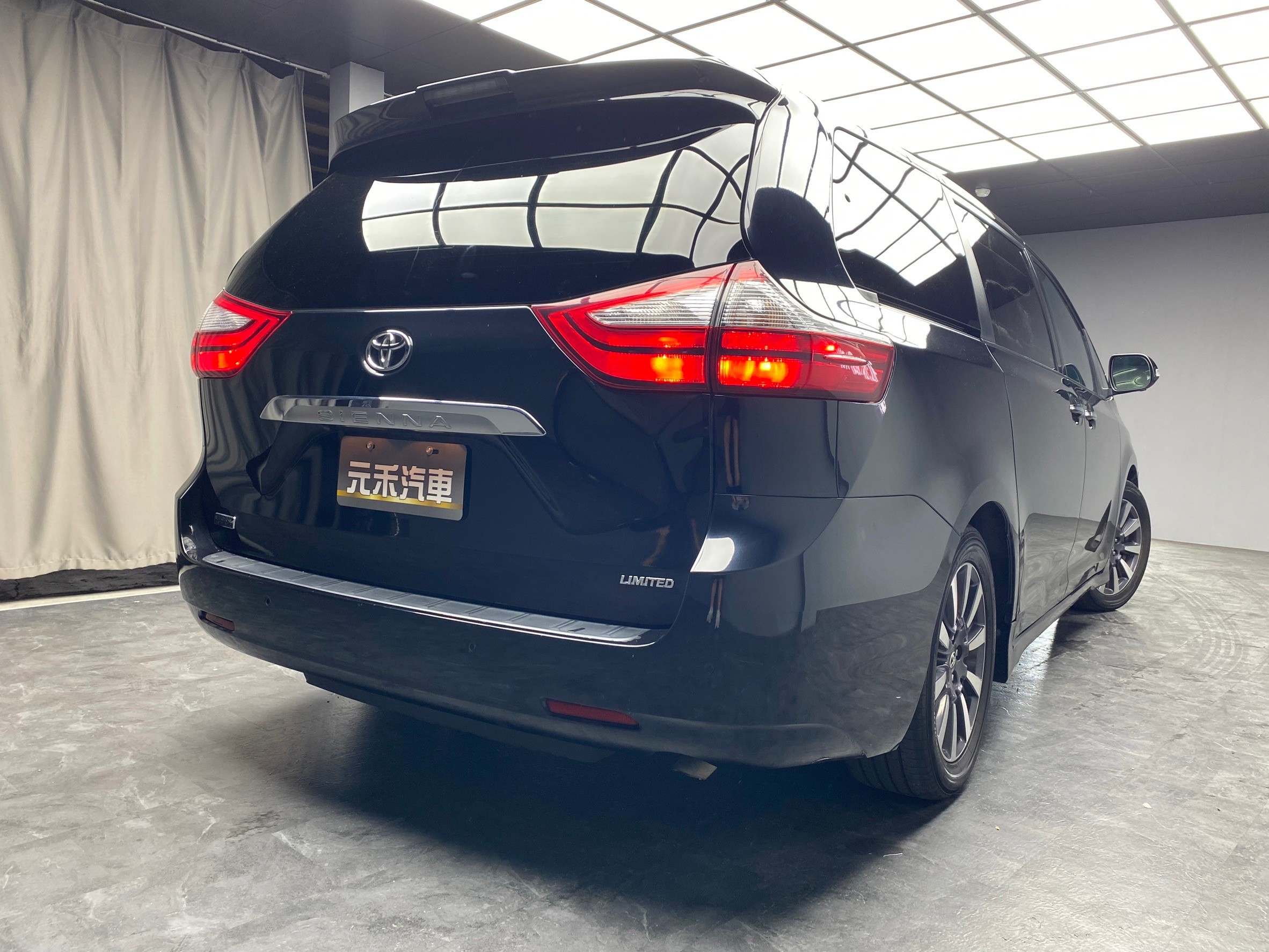 2019 Toyota Sienna Limited 七人座 跟車 環景 雙電滑門 電尾門 ❗️(072)【 元禾國際 阿龍店長 0968-691-205】阿龍中古車 二手車 中古車 新北最大車庫 實車實價 認證車  第10張相片