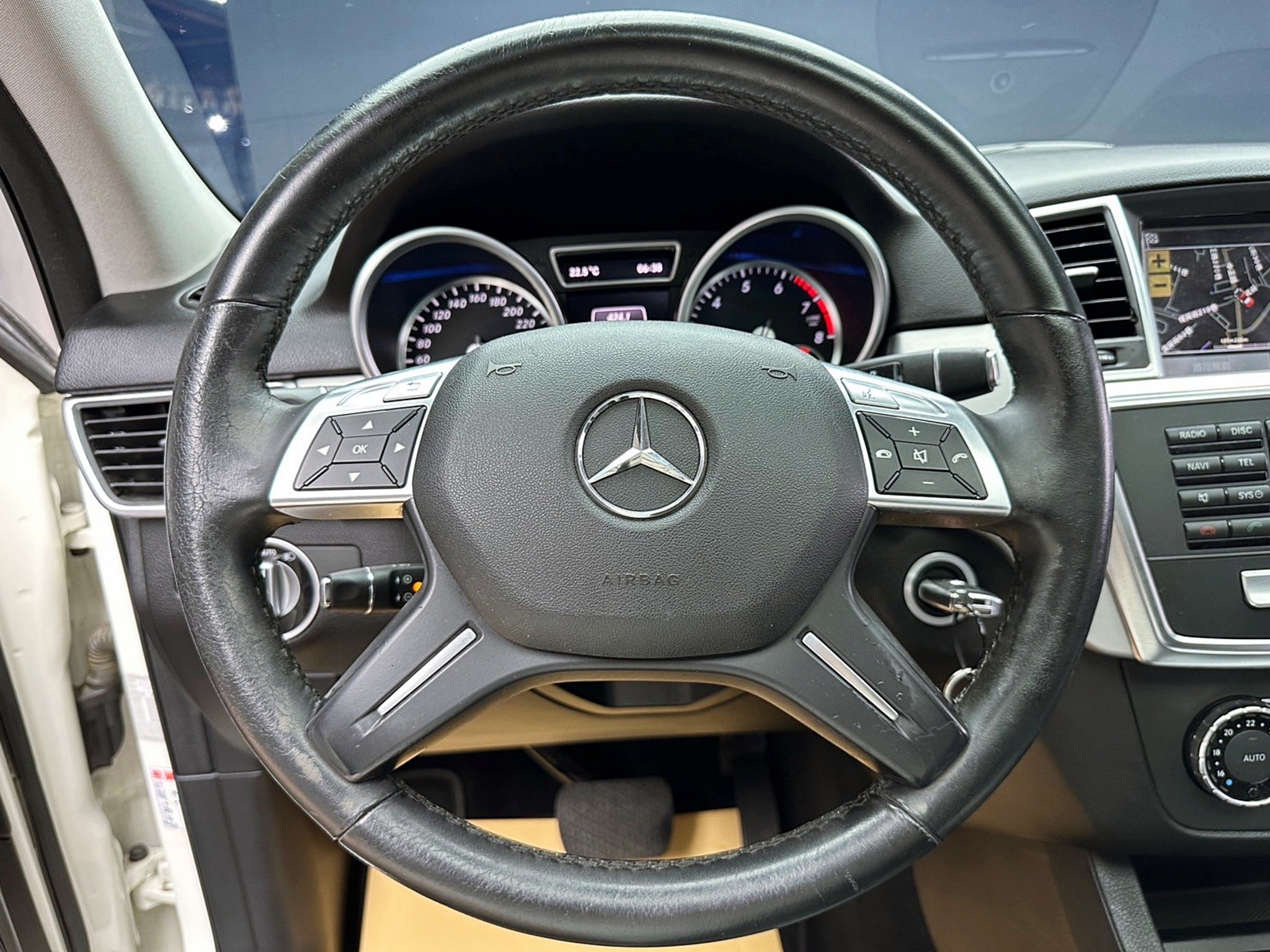 2013 Benz ML350 4MATIC 天窗 電尾門 低里程❗️(110)【 元禾國際 阿龍店長 0968-691-205】阿龍中古車 二手車 中古車 新北最大車庫 實車實價 認證車  第7張相片