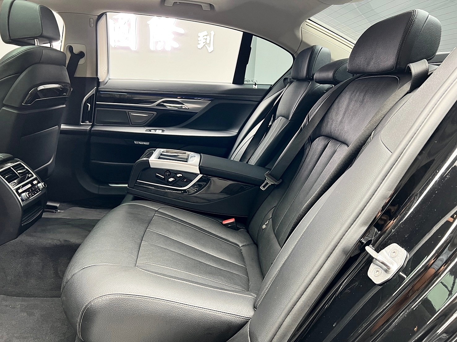 2017式 G12 BMW 740Li 5AS駕駛輔助/環景/HK音響❗️(102)【 元禾國際 阿龍店長 0968-691-205】阿龍中古車 二手車 中古車 新北最大車庫 實車實價 認證車  第4張相片