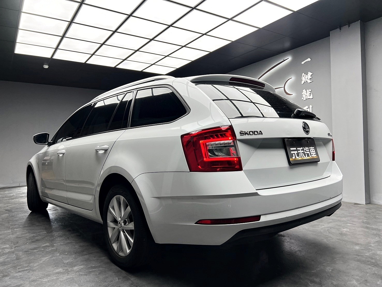 2018式 Skoda Octavia Combi 1.0TSI 豪華動能版 省油 代步 旅行車 ❗️(210)【 元禾國際 阿龍店長 0968-691-205】阿龍中古車 二手車 中古車 新北最大車庫 實車實價 認證車  第3張相片